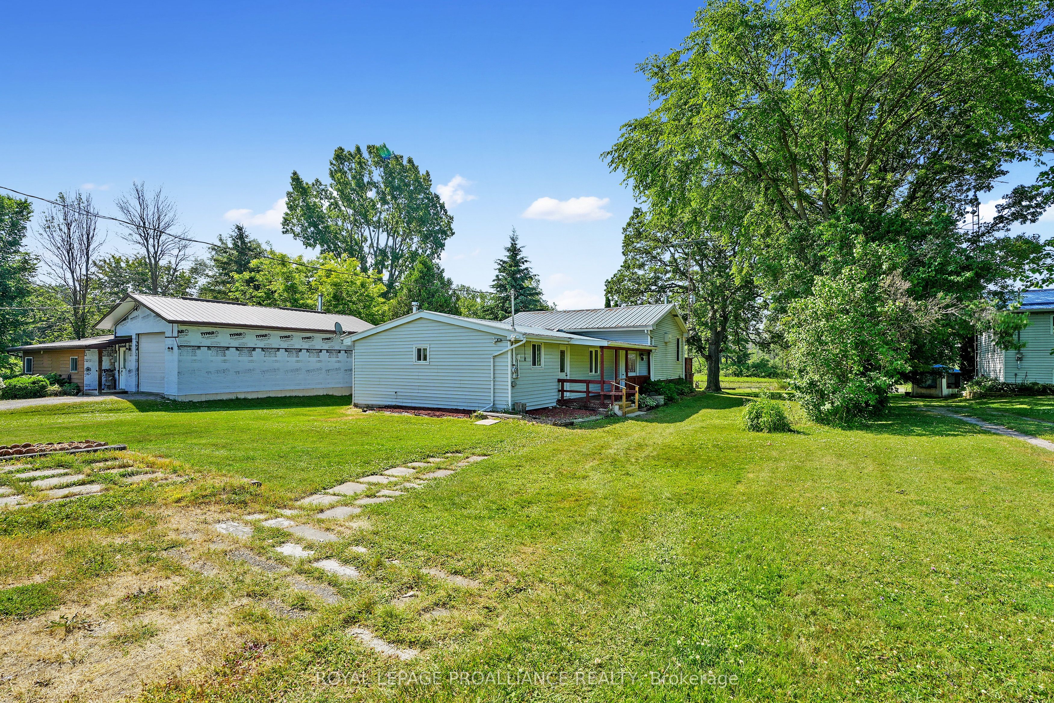1827 2nd Line E Property Photo 36