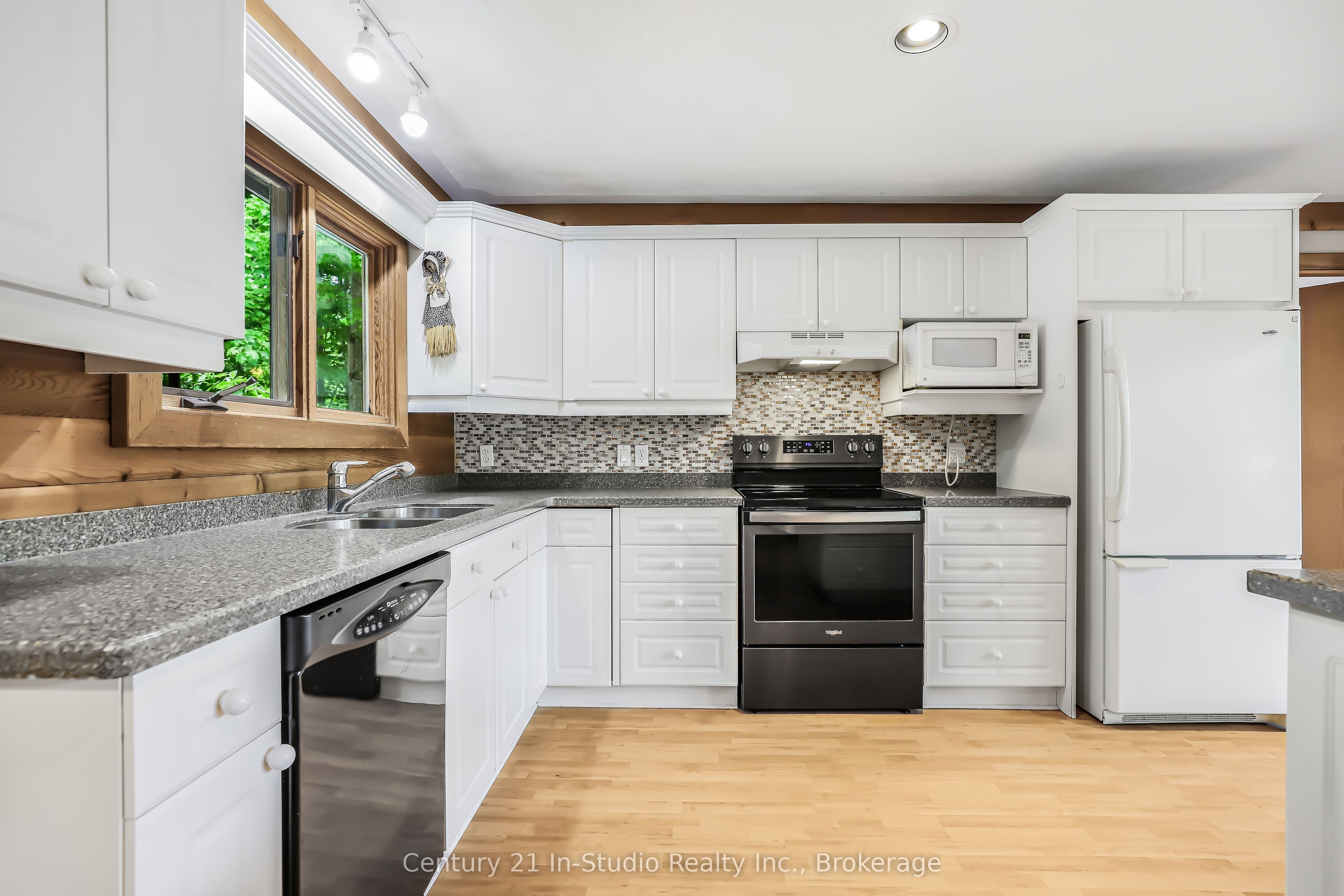 504877 Grey 1 Road Property Photo 35