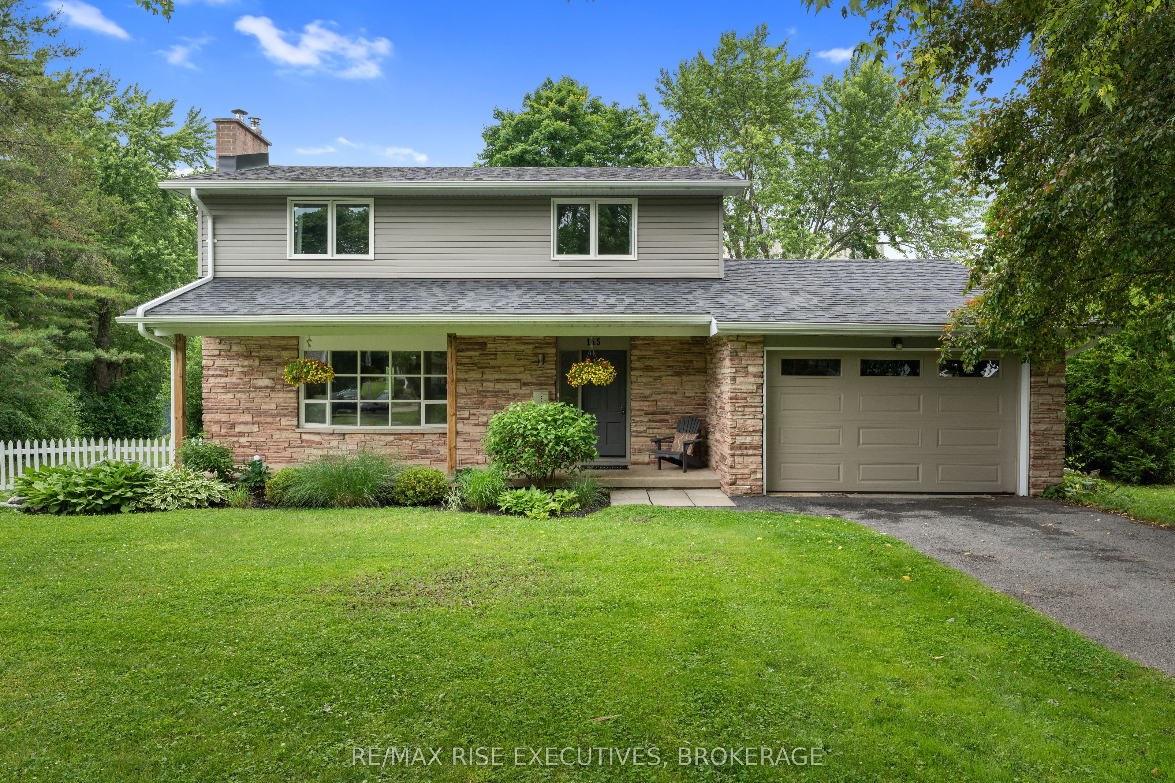 115 Fairway Hill Crescent