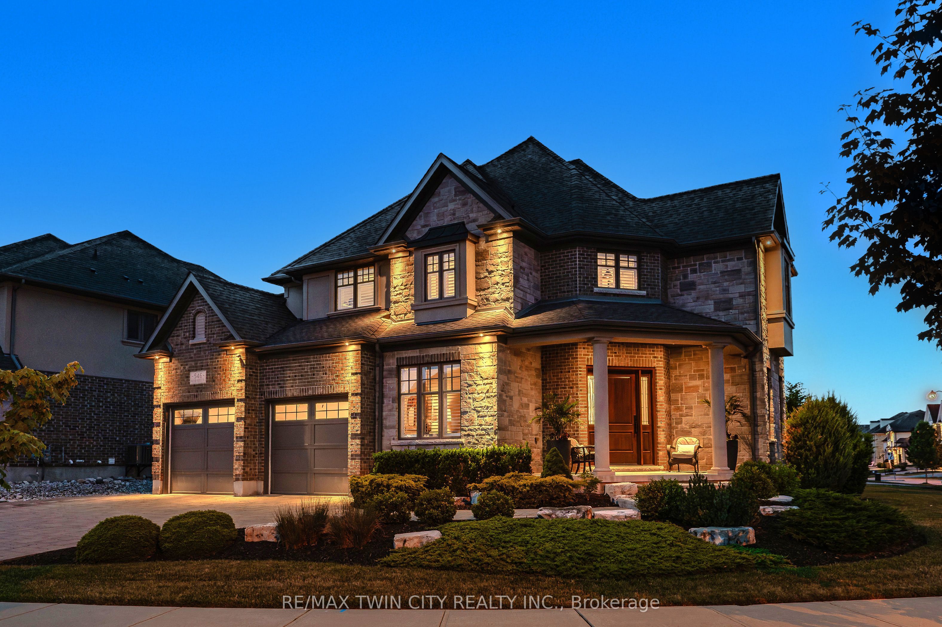 546 Manor Ridge Crescent Property Photo 1