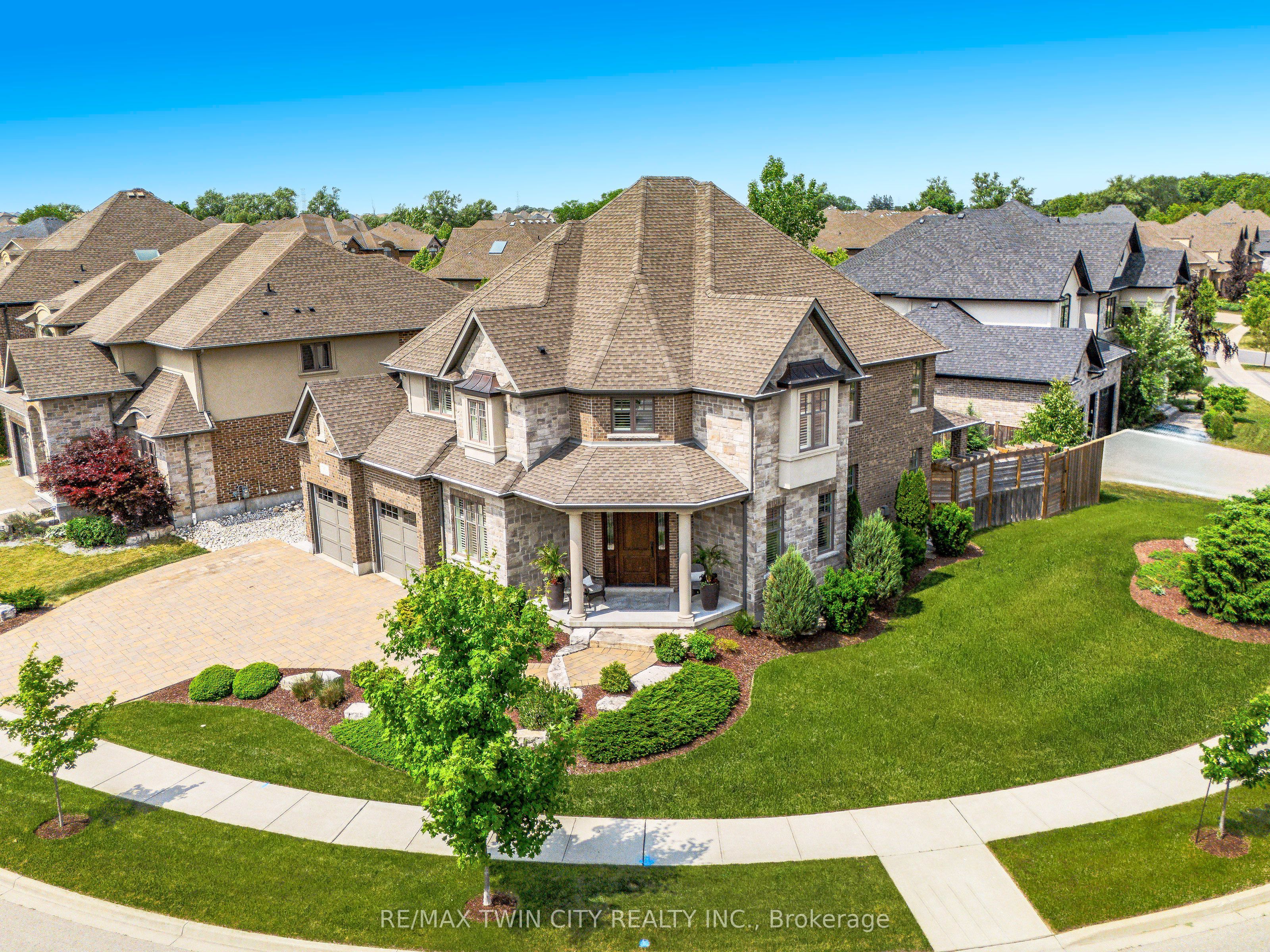 546 Manor Ridge Crescent Property Photo 4