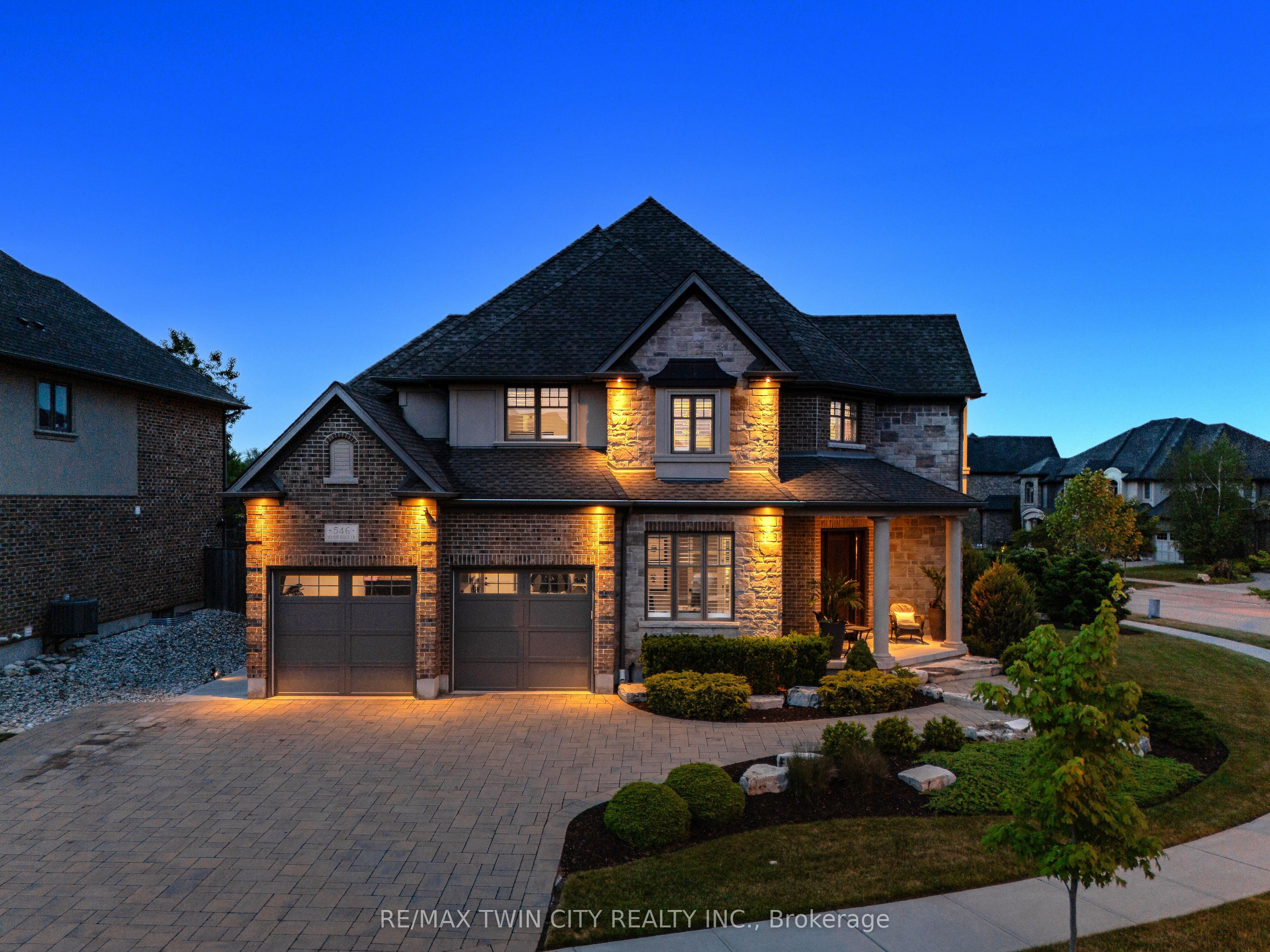 546 Manor Ridge Crescent Property Photo 7