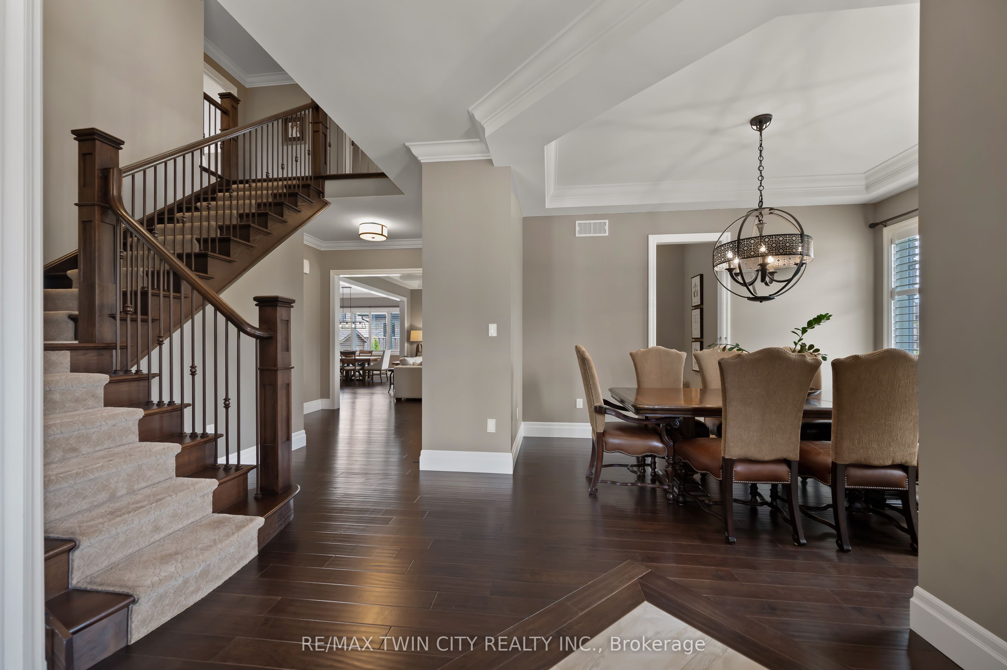 546 Manor Ridge Crescent Property Photo 8