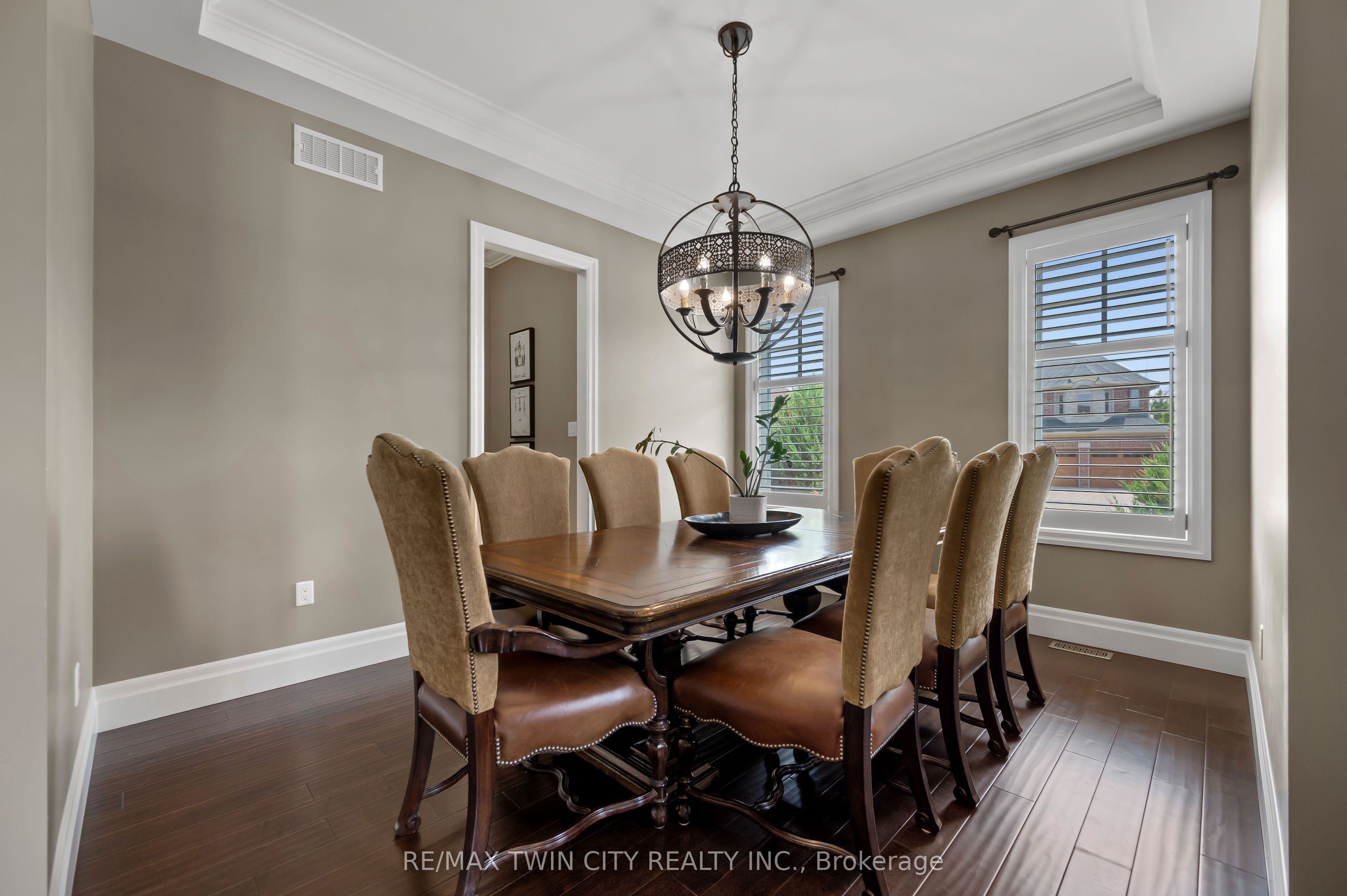 546 Manor Ridge Crescent Property Photo 9