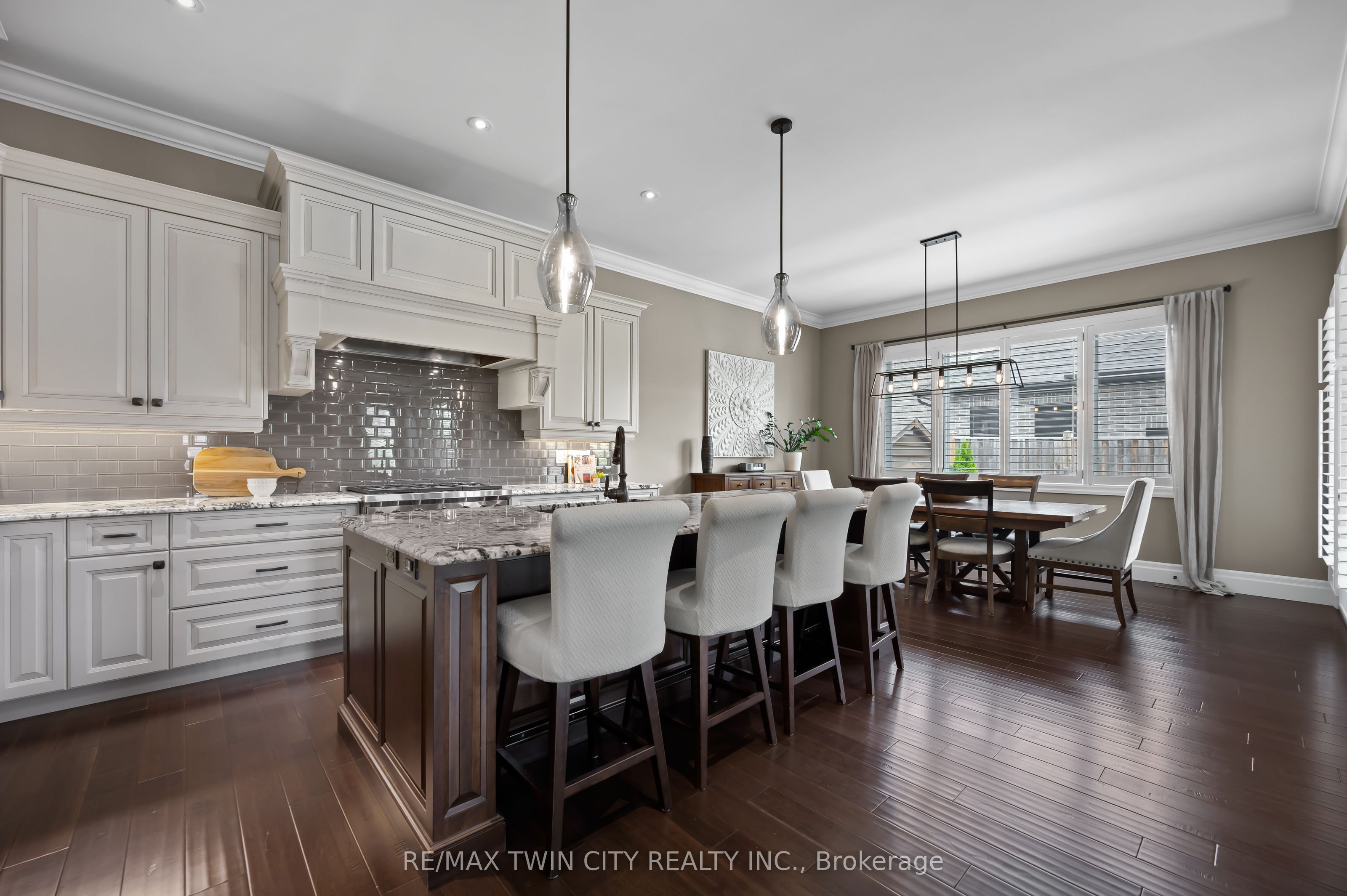 546 Manor Ridge Crescent Property Photo 14