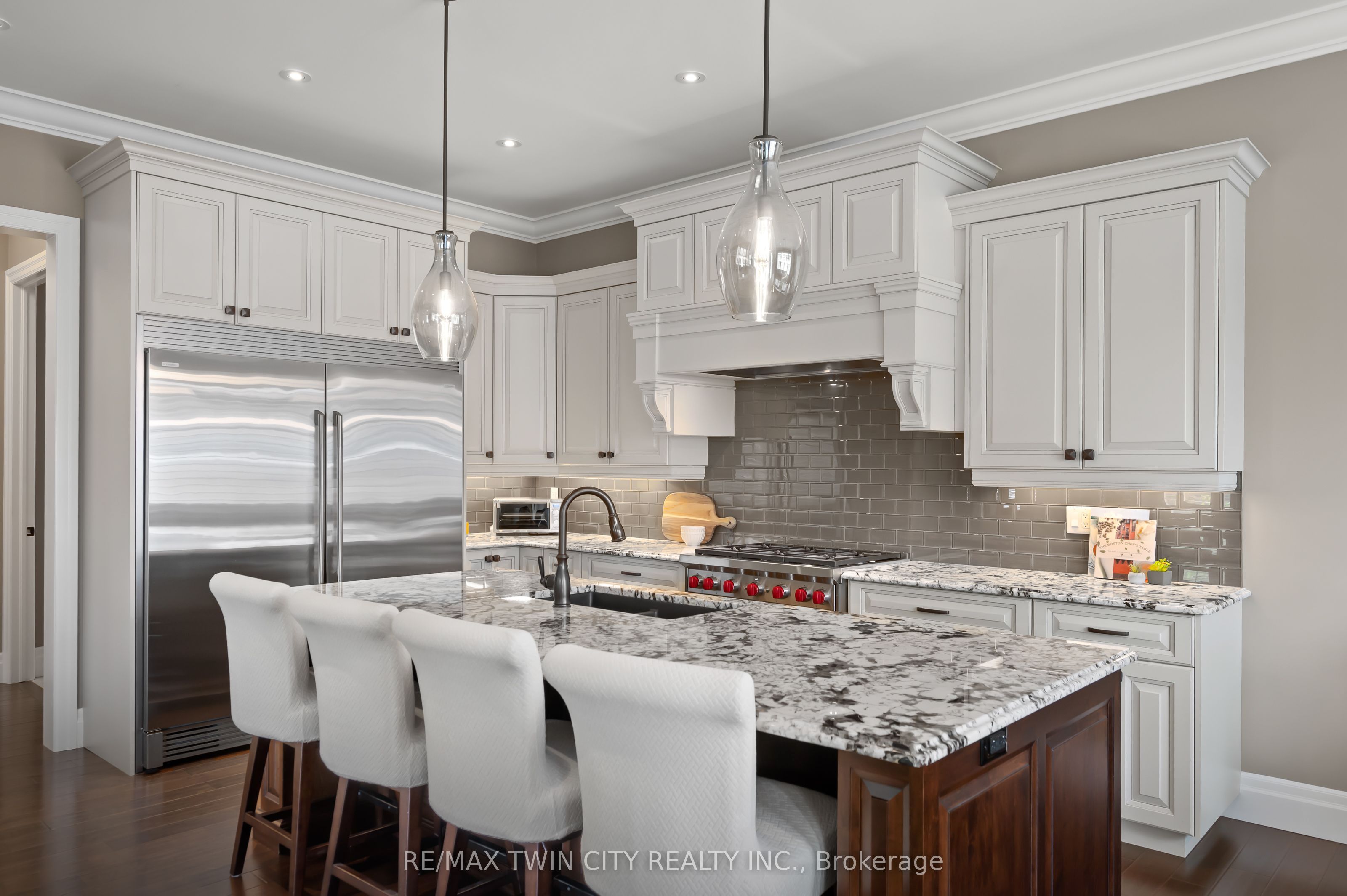 546 Manor Ridge Crescent Property Photo 17