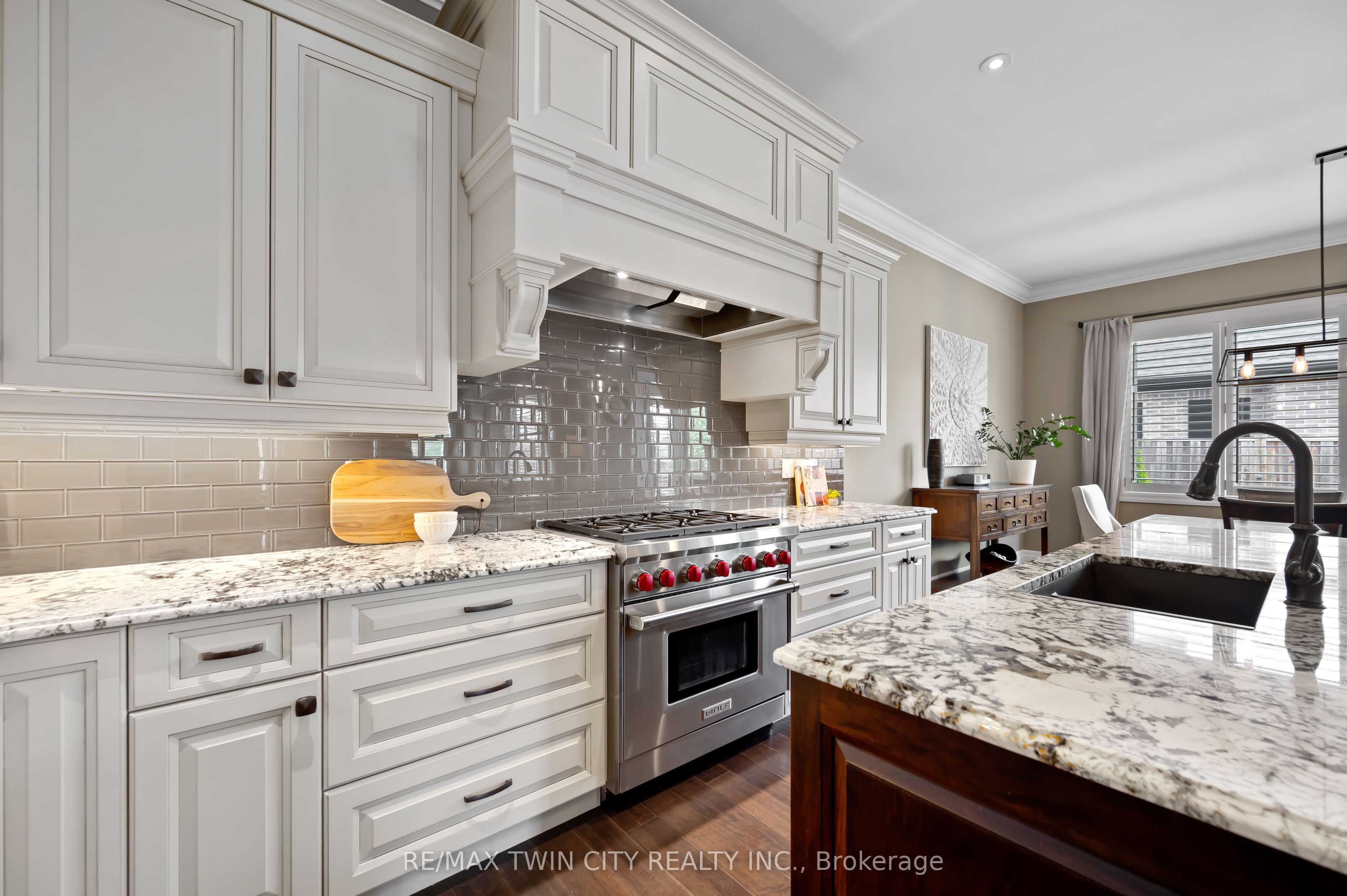 546 Manor Ridge Crescent Property Photo 18