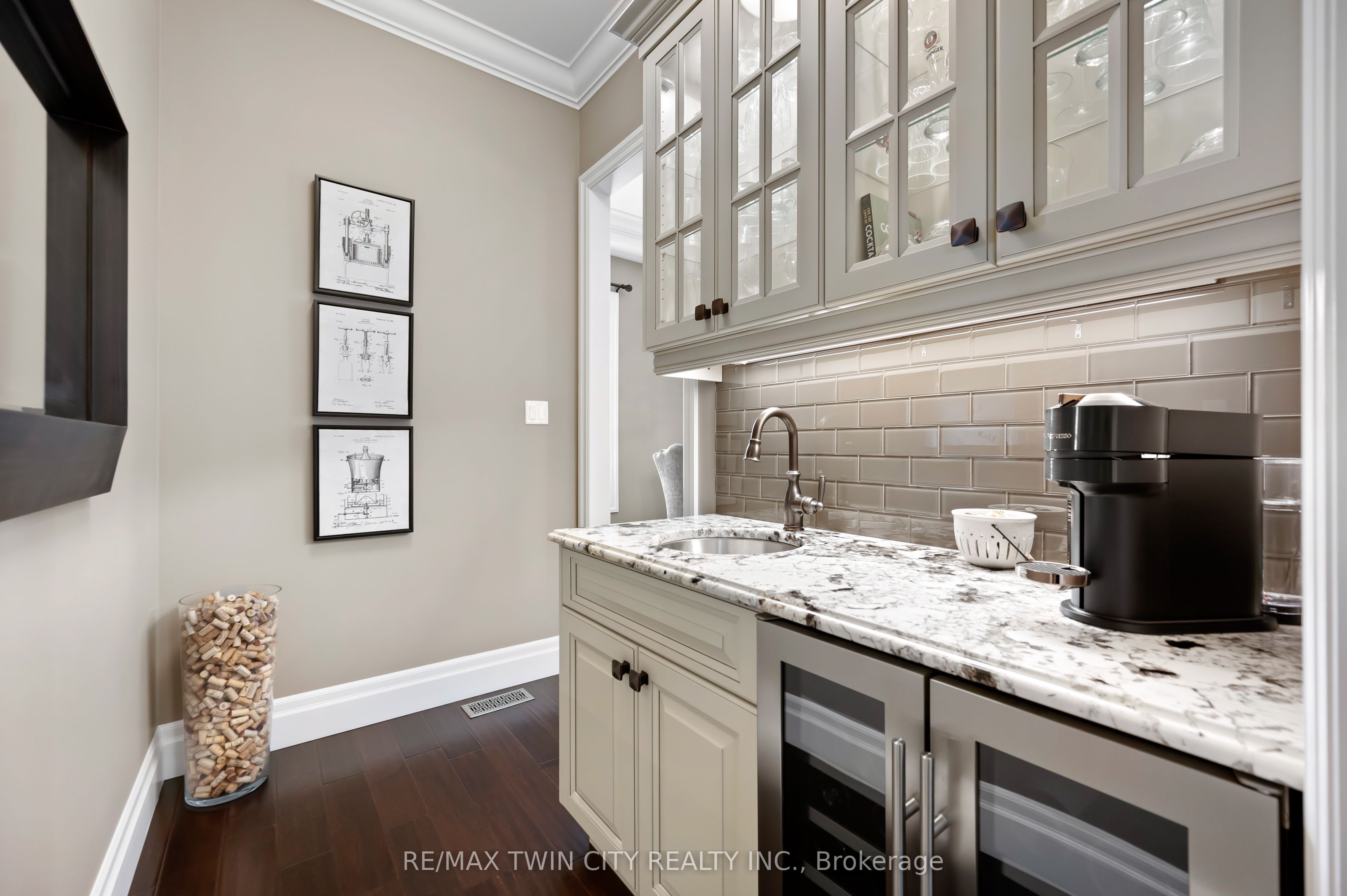 546 Manor Ridge Crescent Property Photo 21