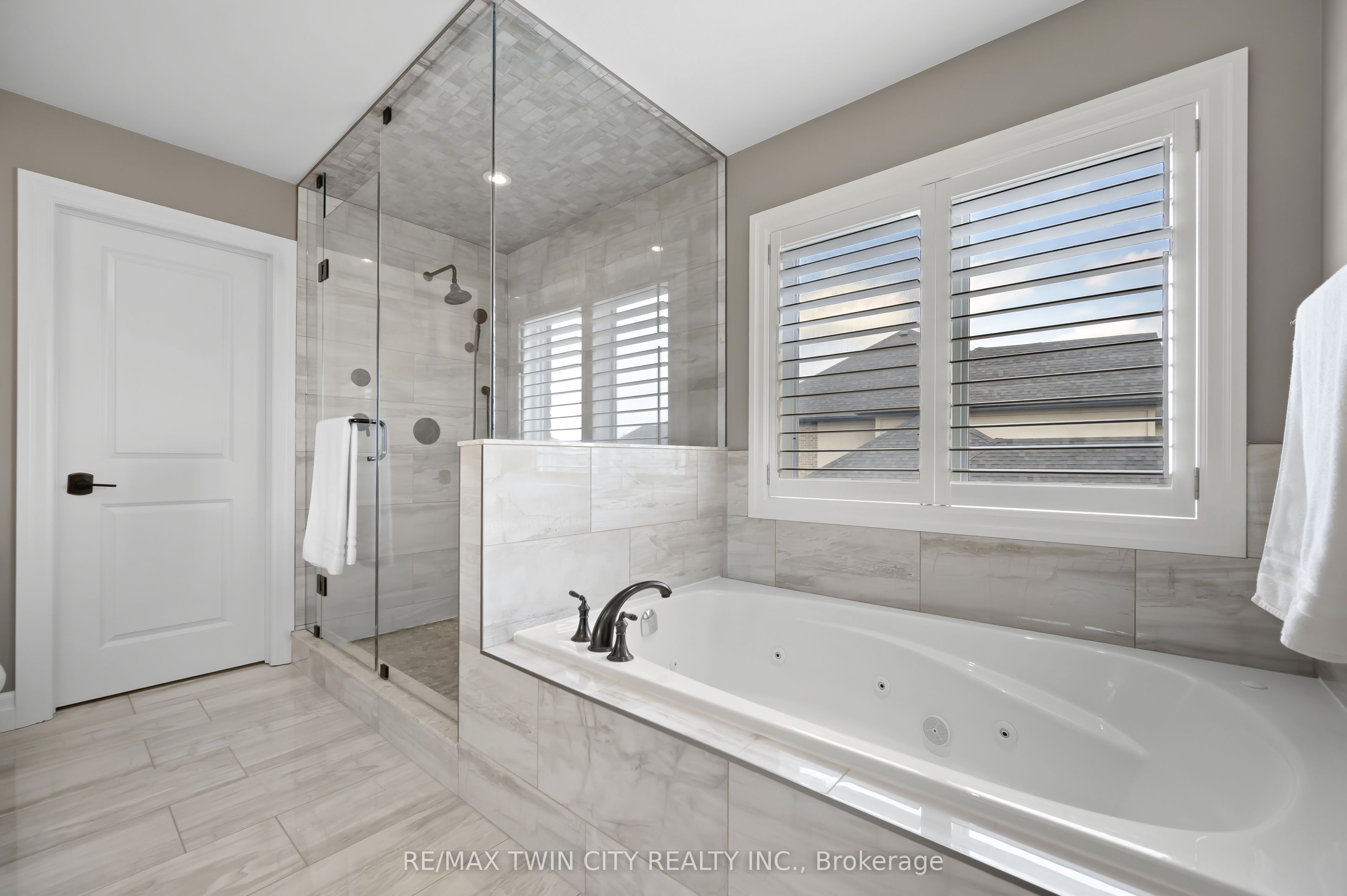 546 Manor Ridge Crescent Property Photo 27