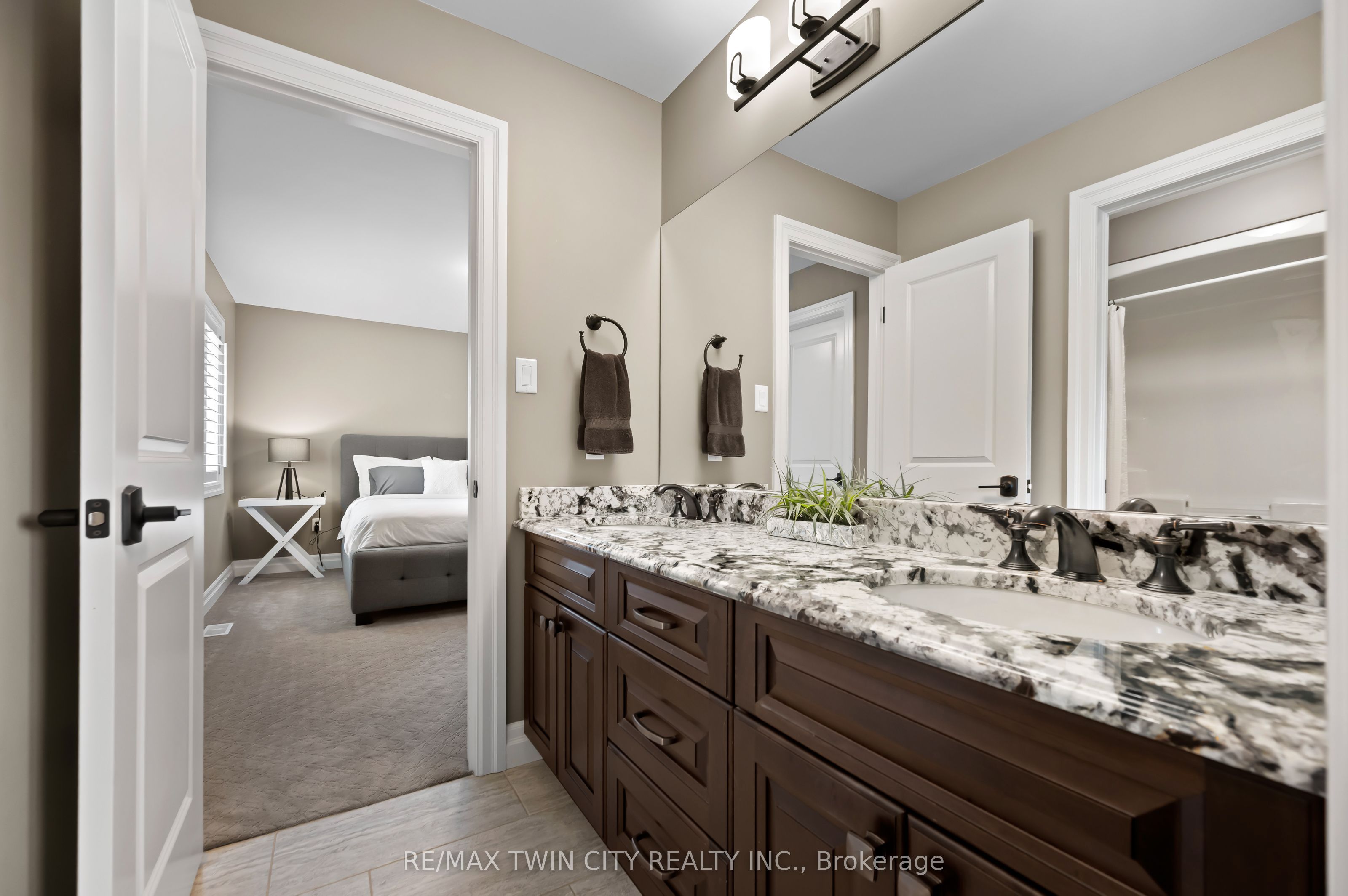 546 Manor Ridge Crescent Property Photo 32