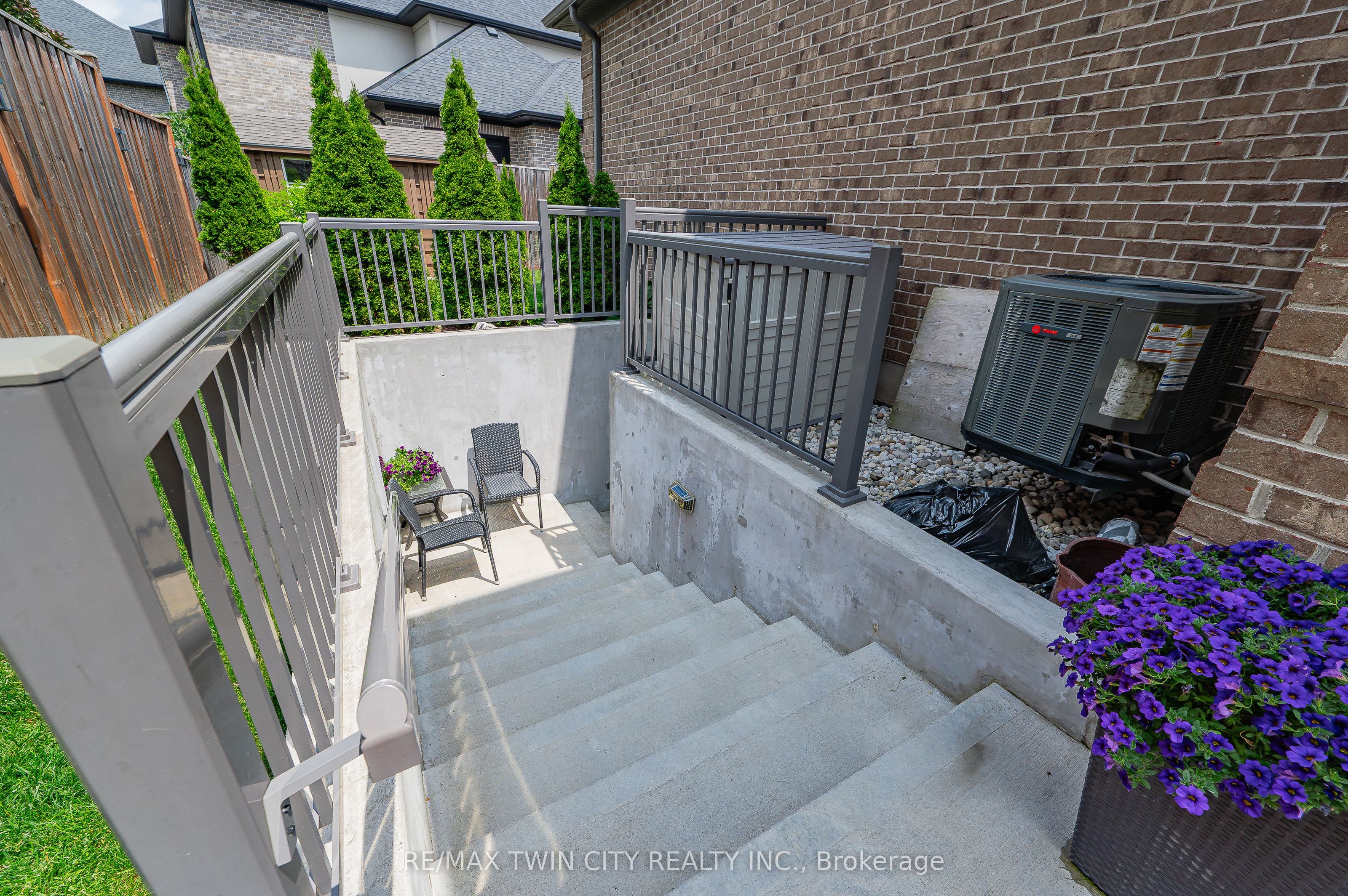 546 Manor Ridge Crescent Property Photo 36