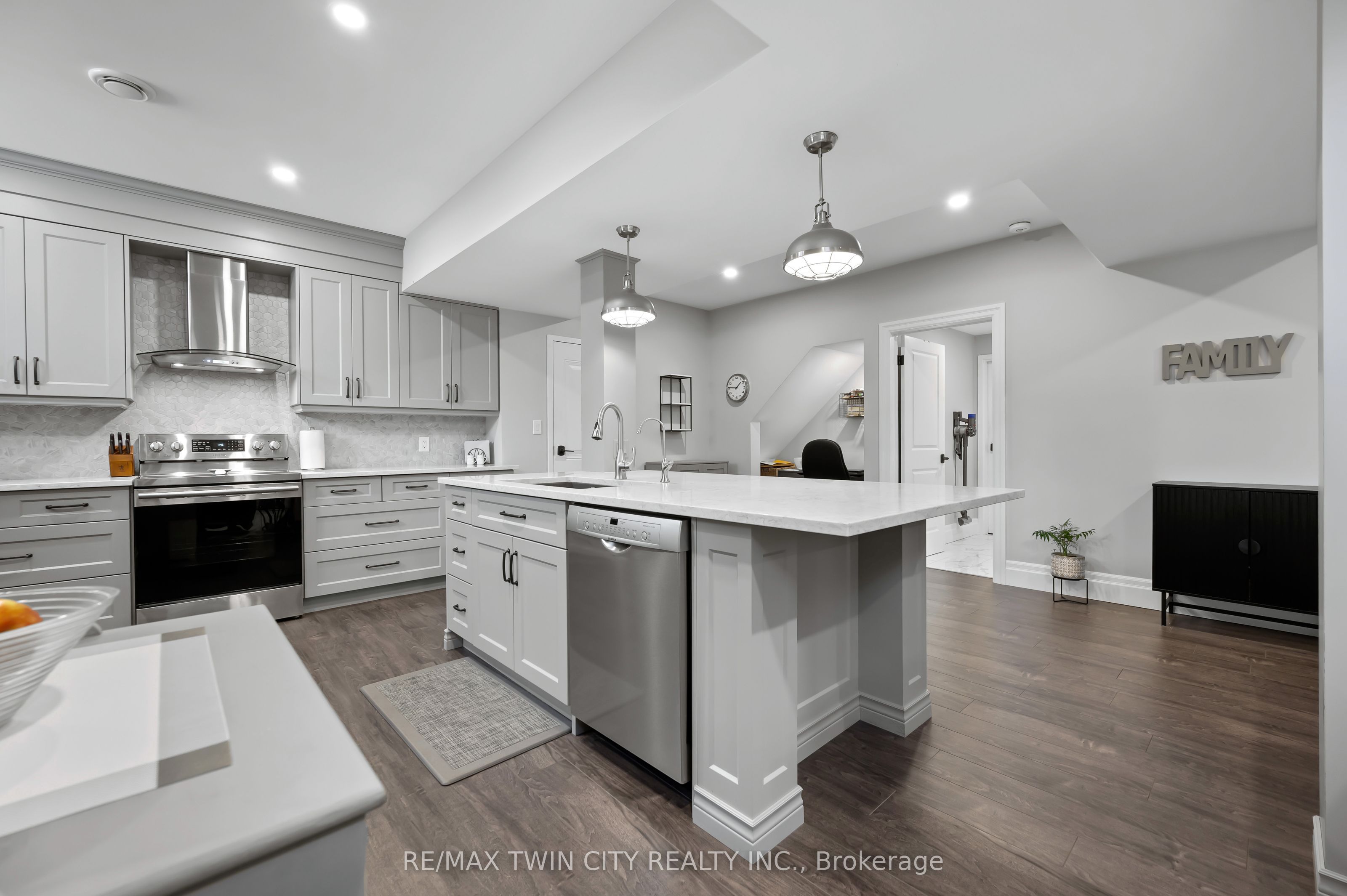 546 Manor Ridge Crescent Property Photo 39