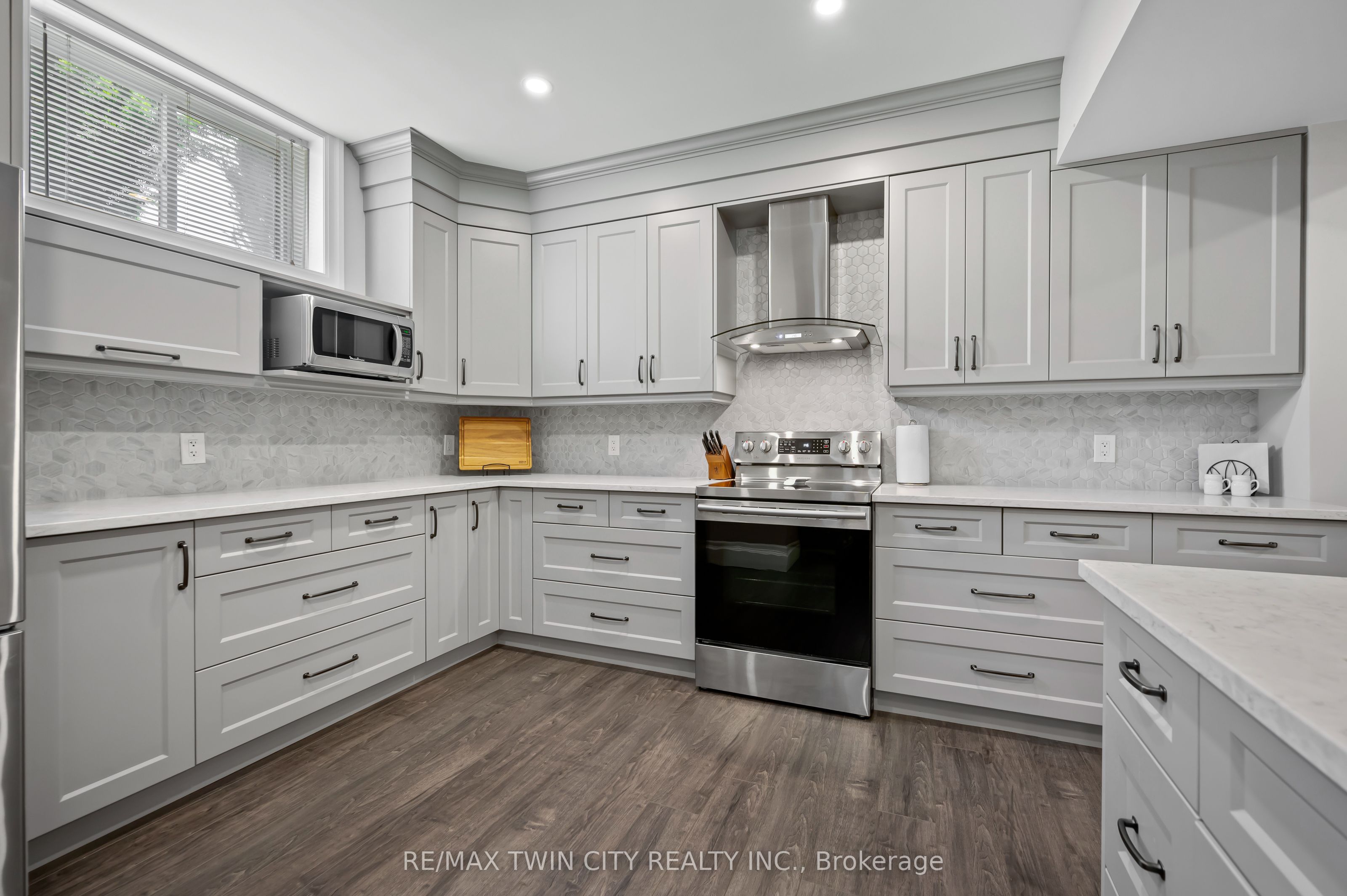 546 Manor Ridge Crescent Property Photo 40