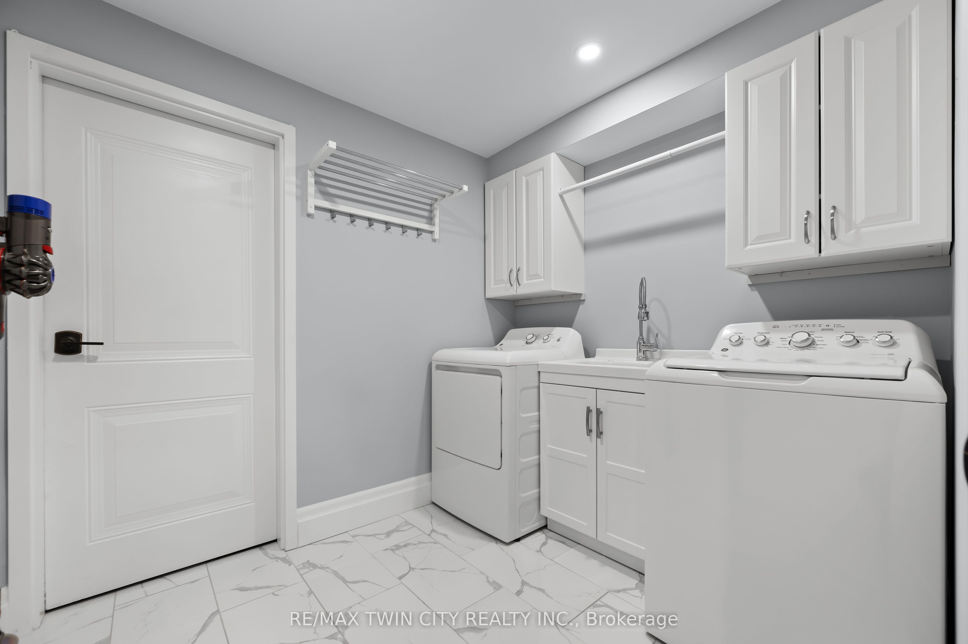 546 Manor Ridge Crescent Property Photo 44