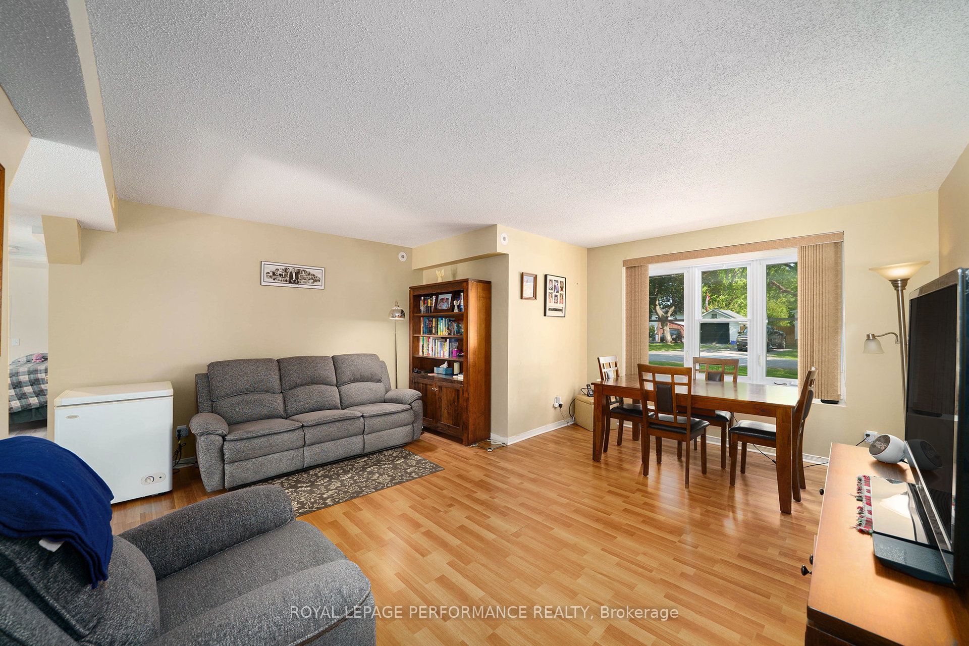 2540 Market Street Property Photo 3