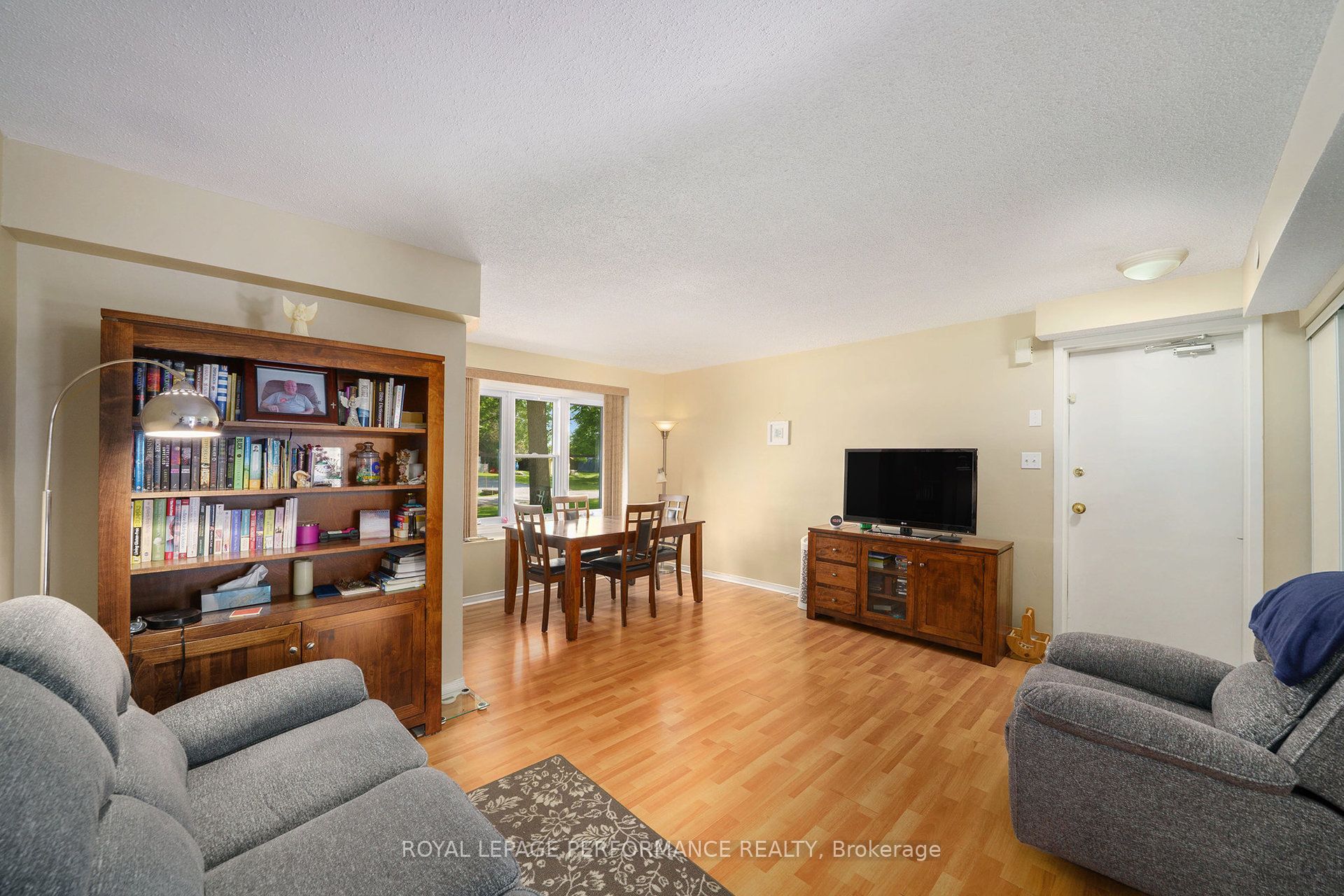2540 Market Street Property Photo 4