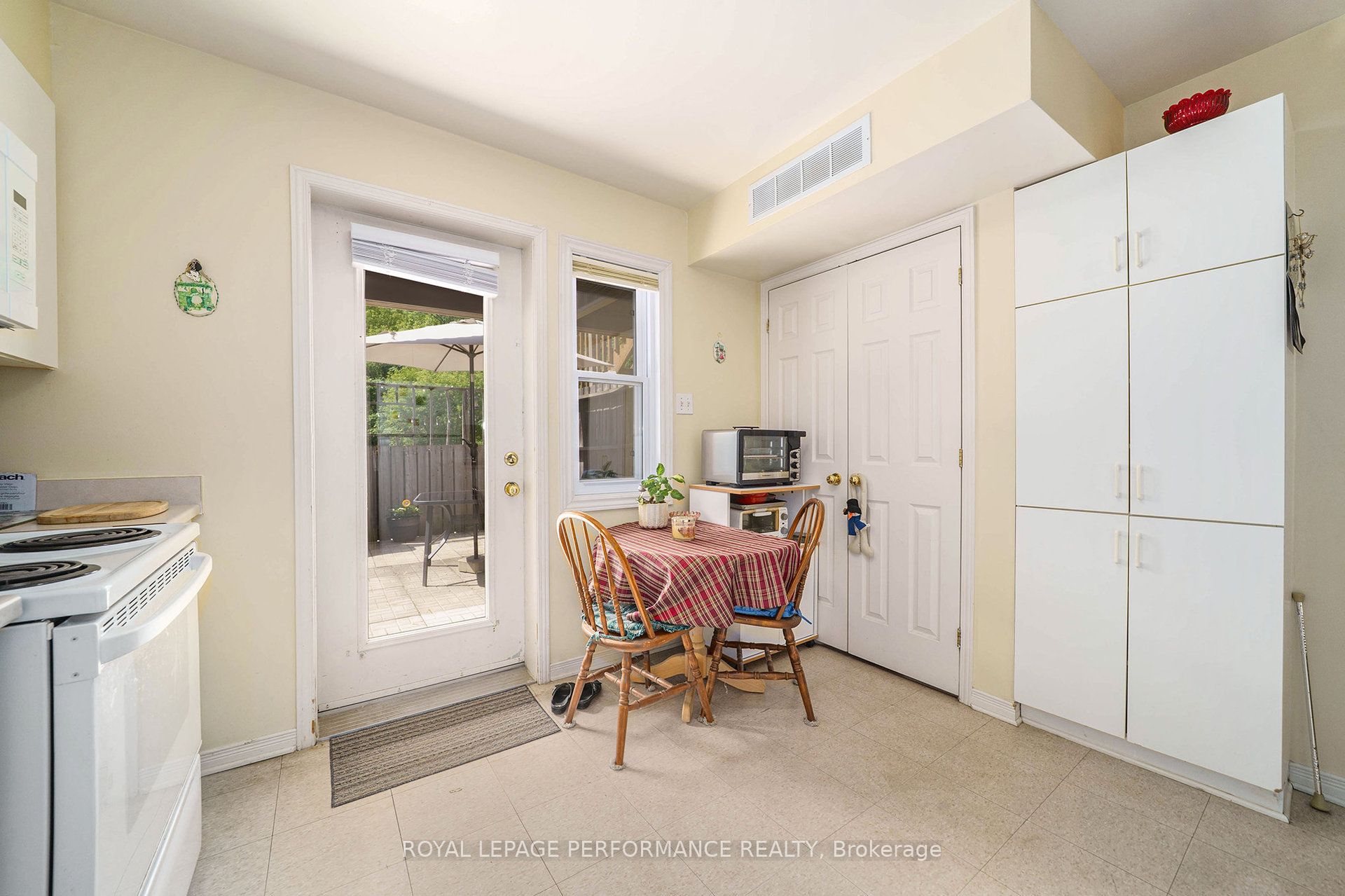 2540 Market Street Property Photo 6
