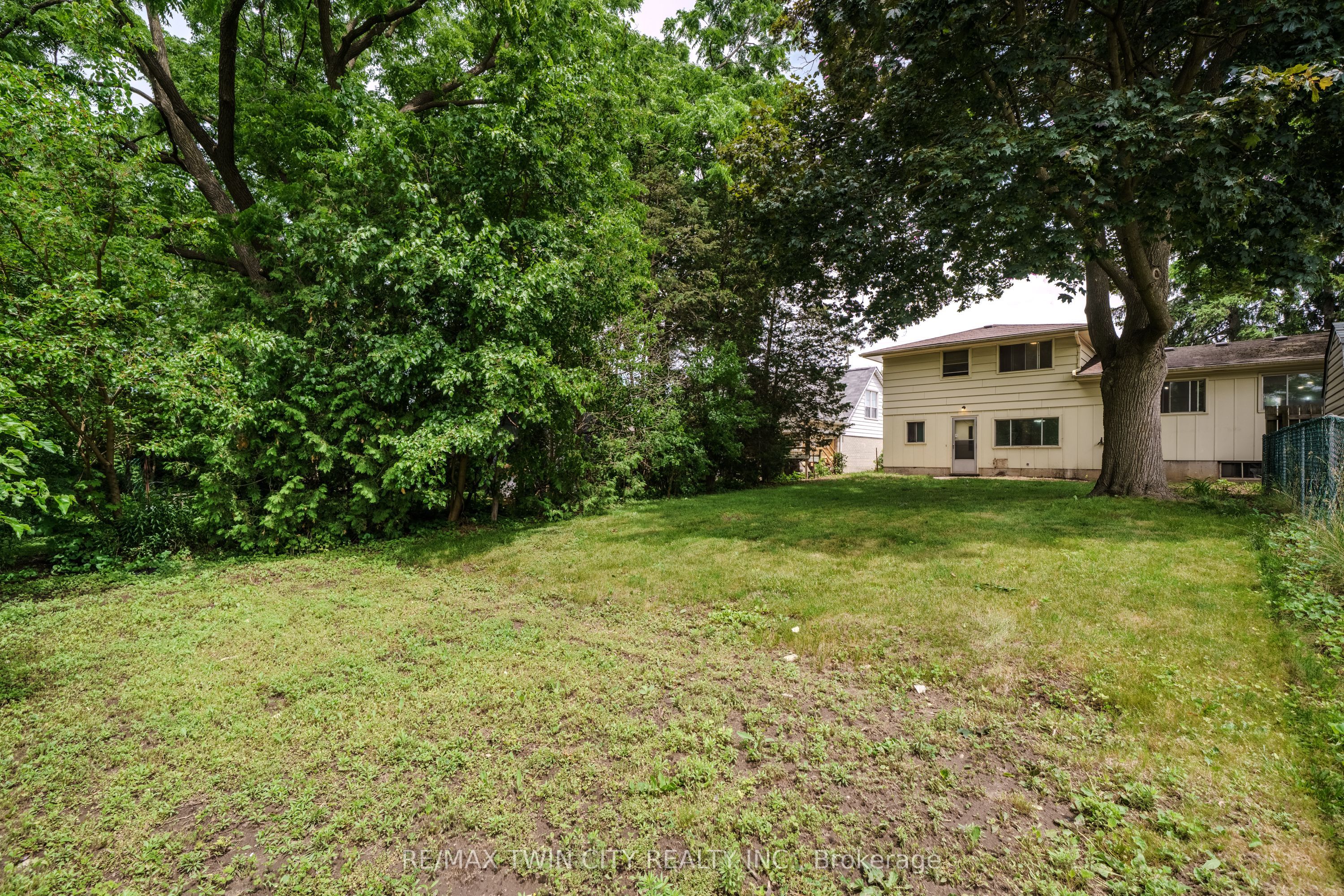 234 Grand Street Property Photo 23
