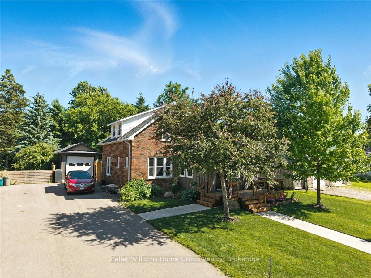 138 Frederick Street E Property Photo 2