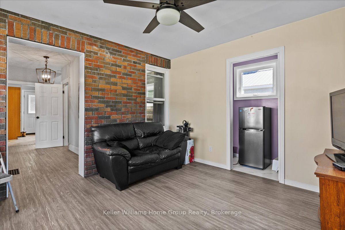 138 Frederick Street E Property Photo 6