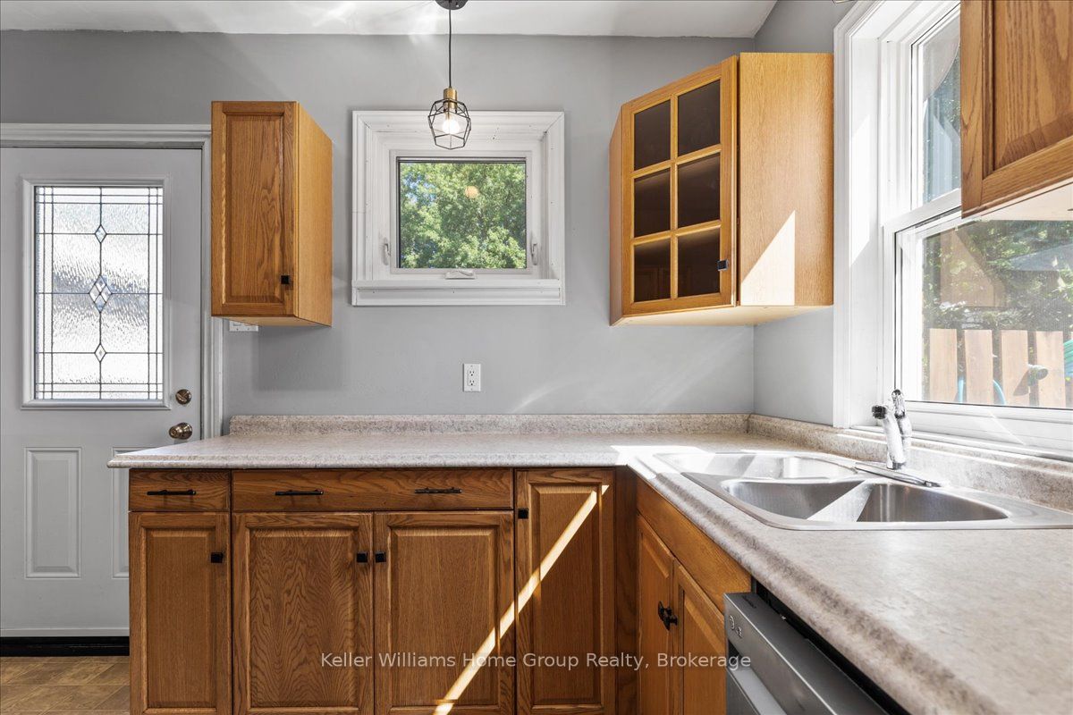 138 Frederick Street E Property Photo 11