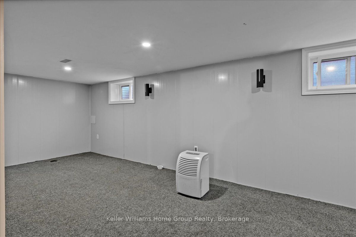 138 Frederick Street E Property Photo 24