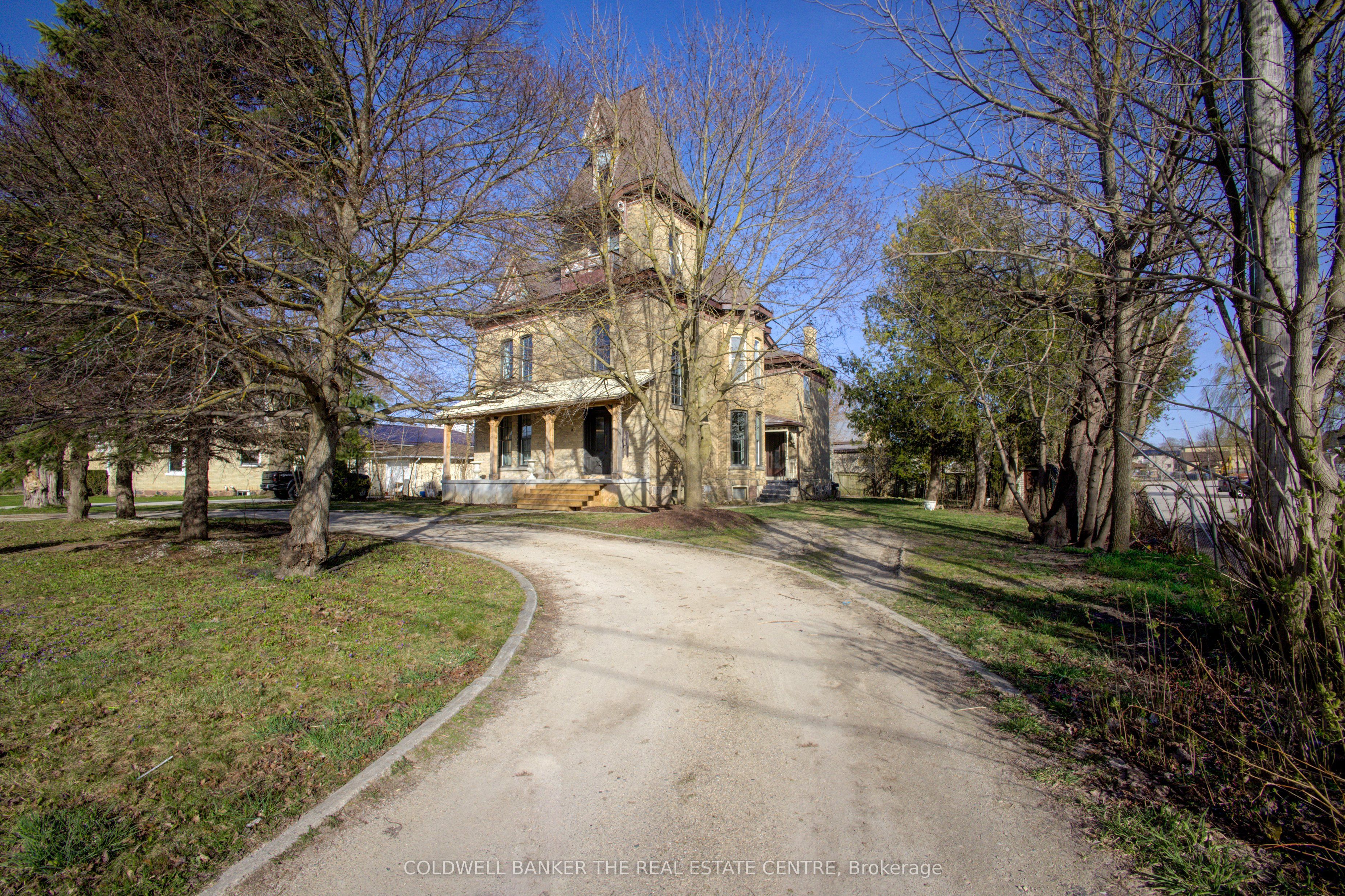 150 Wellington Street E Property Photo 4