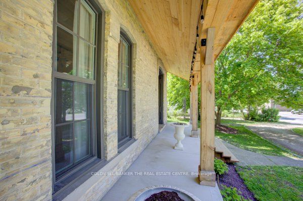 150 Wellington Street E Property Photo 8