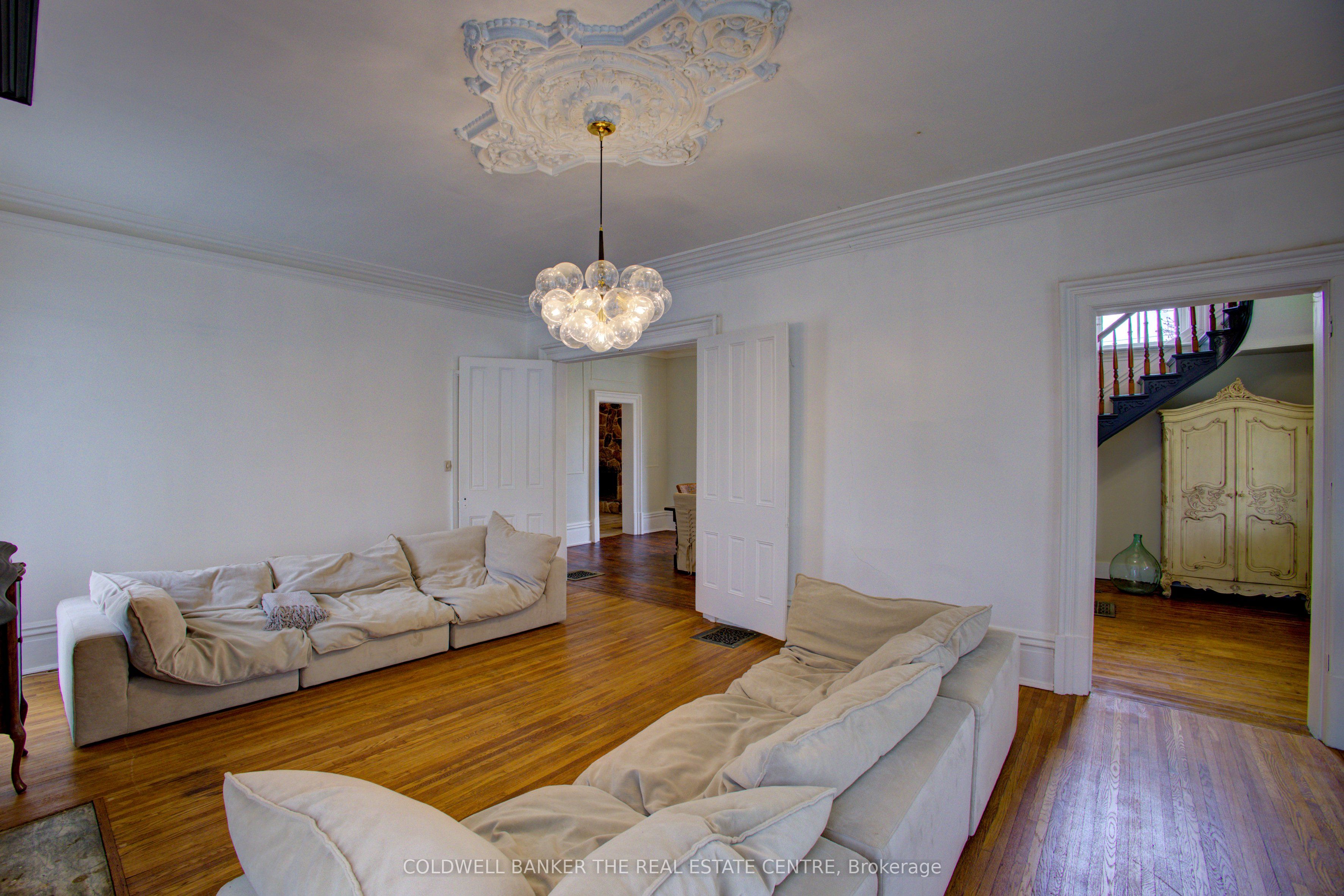 150 Wellington Street E Property Photo 10