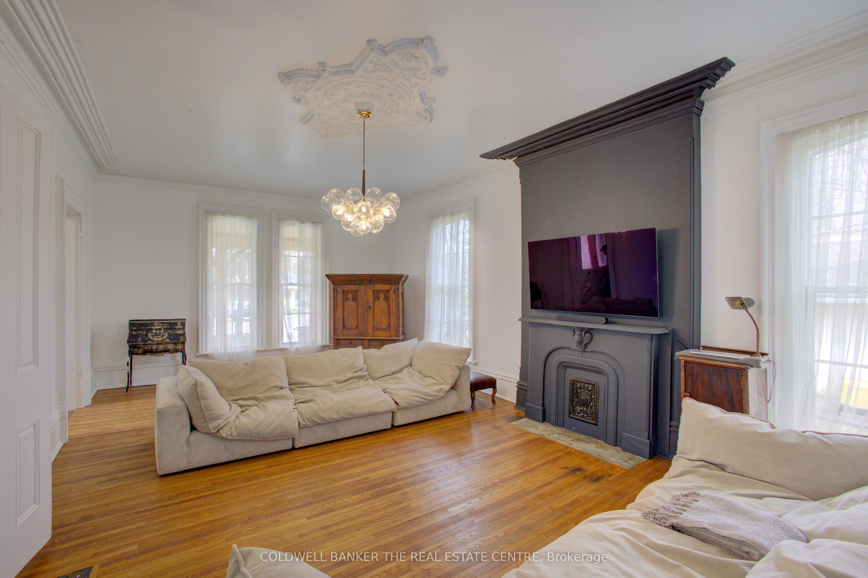 150 Wellington Street E Property Photo 11