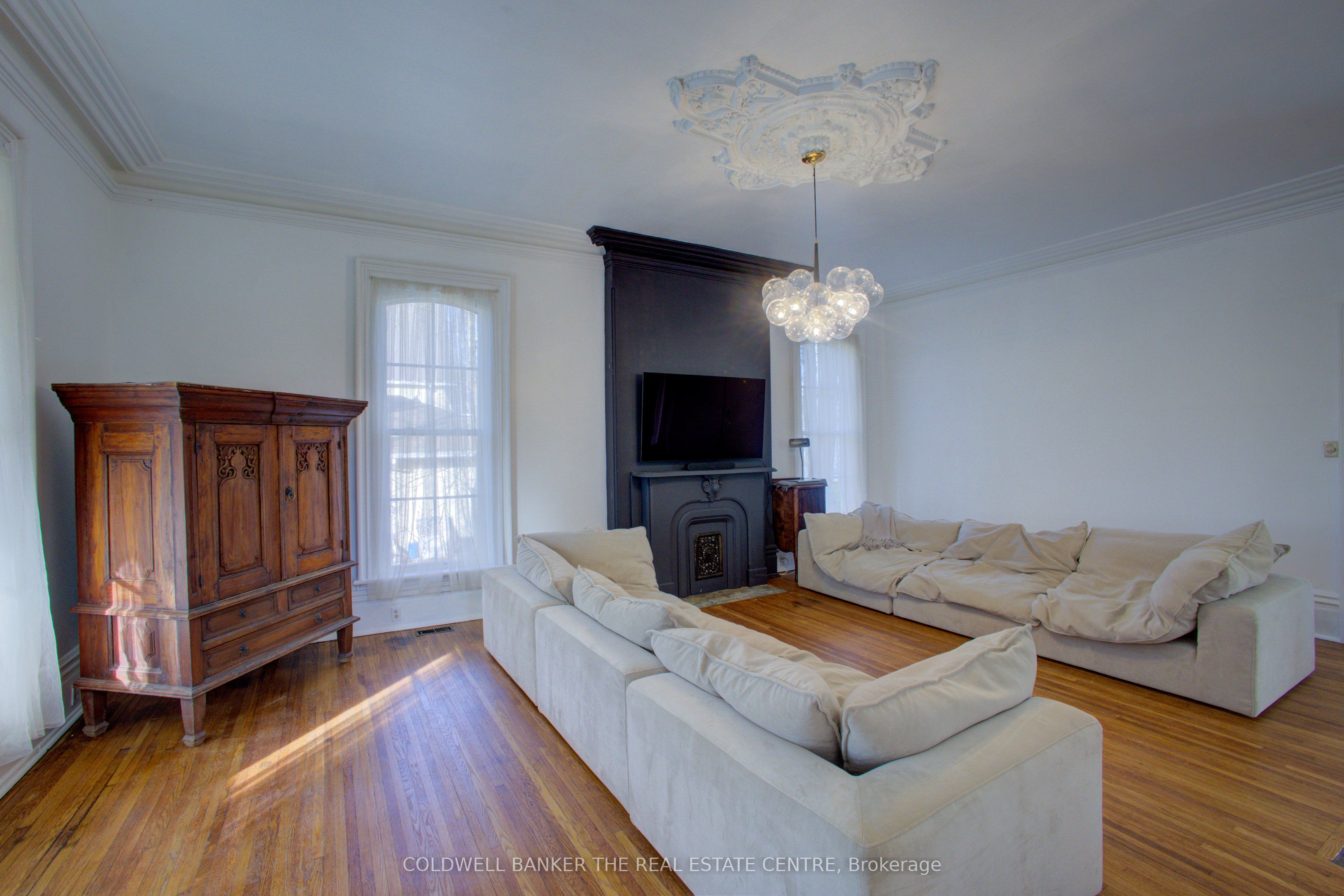 150 Wellington Street E Property Photo 12