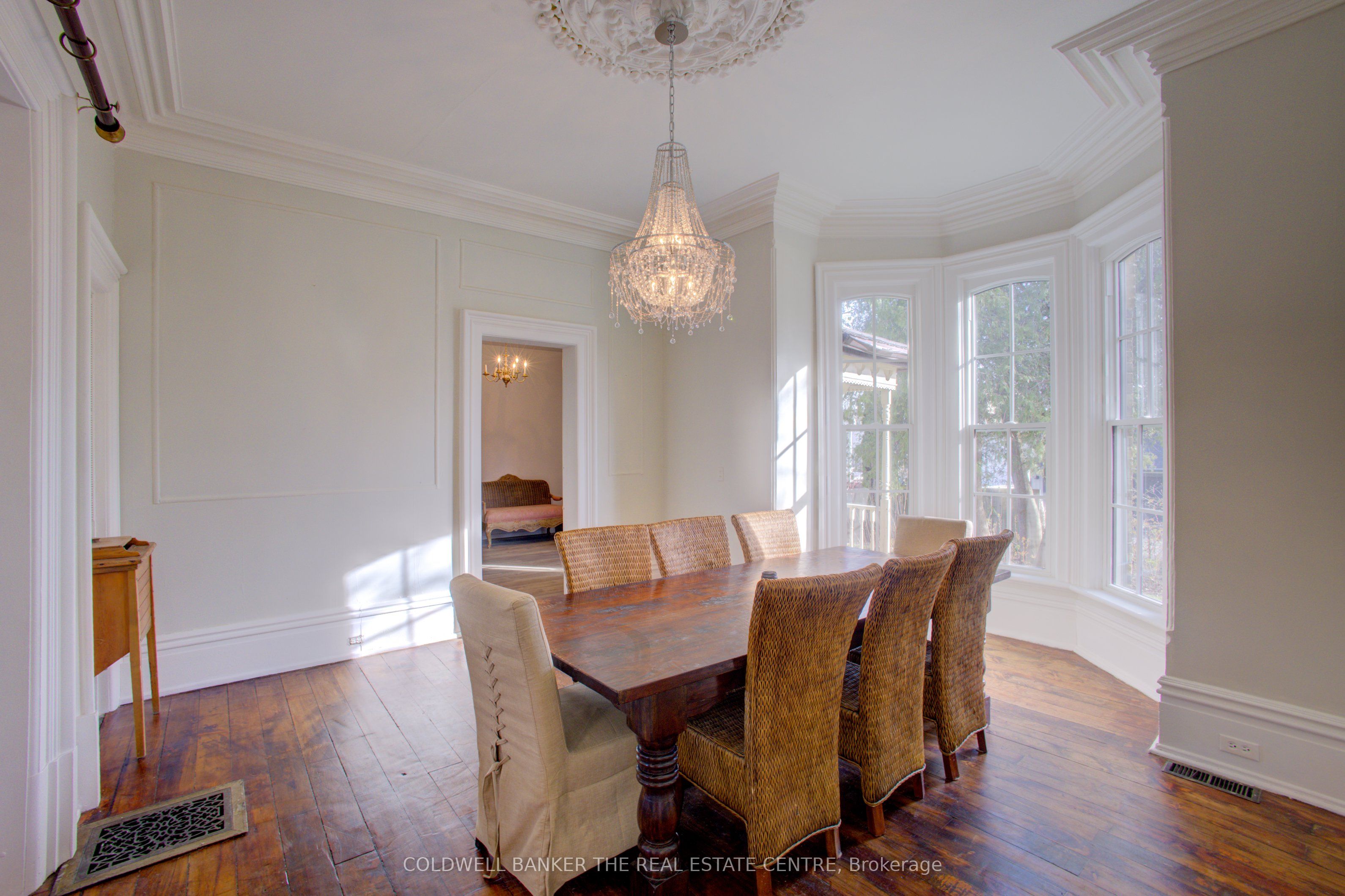 150 Wellington Street E Property Photo 14