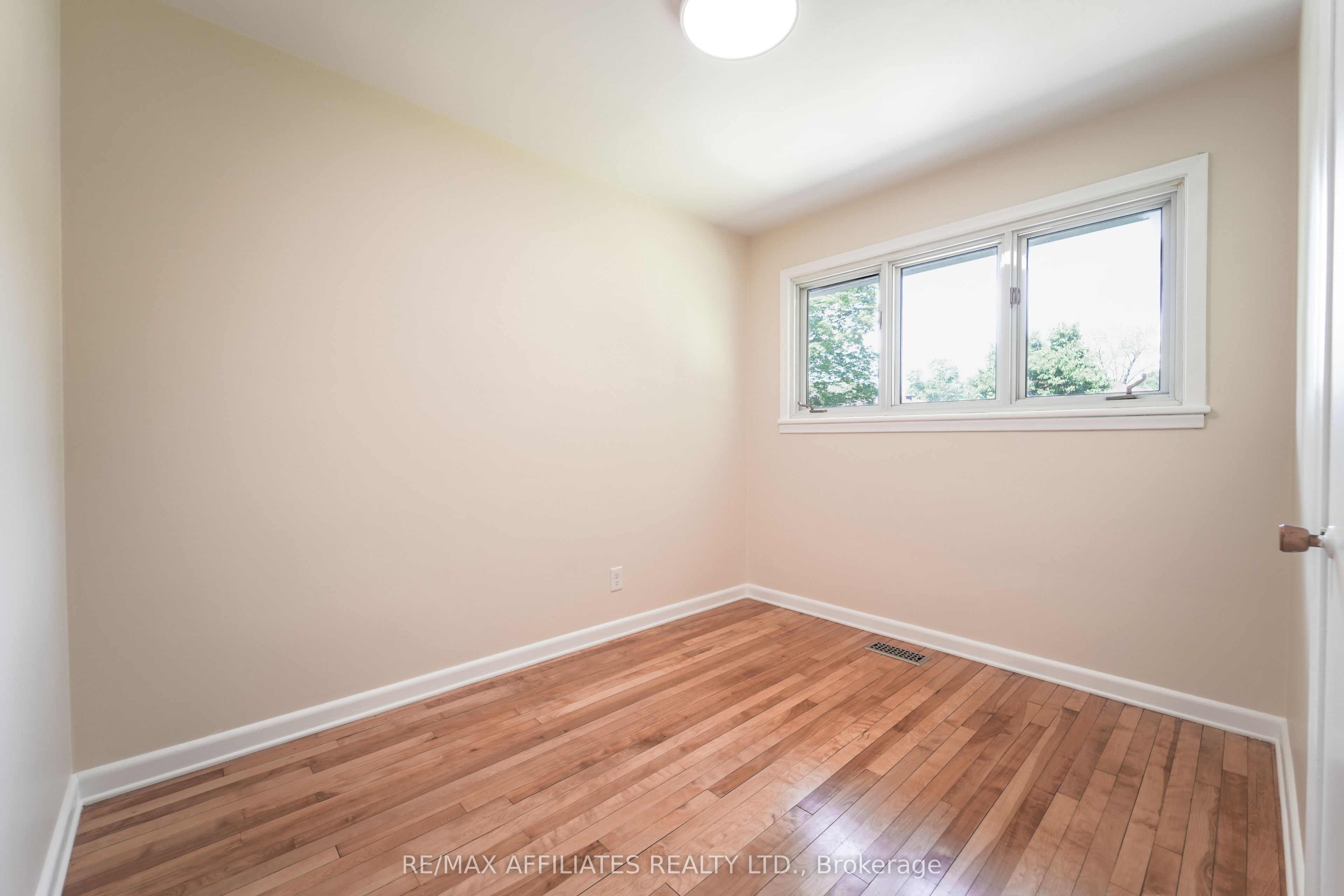 536 Browning Avenue Property Photo 23