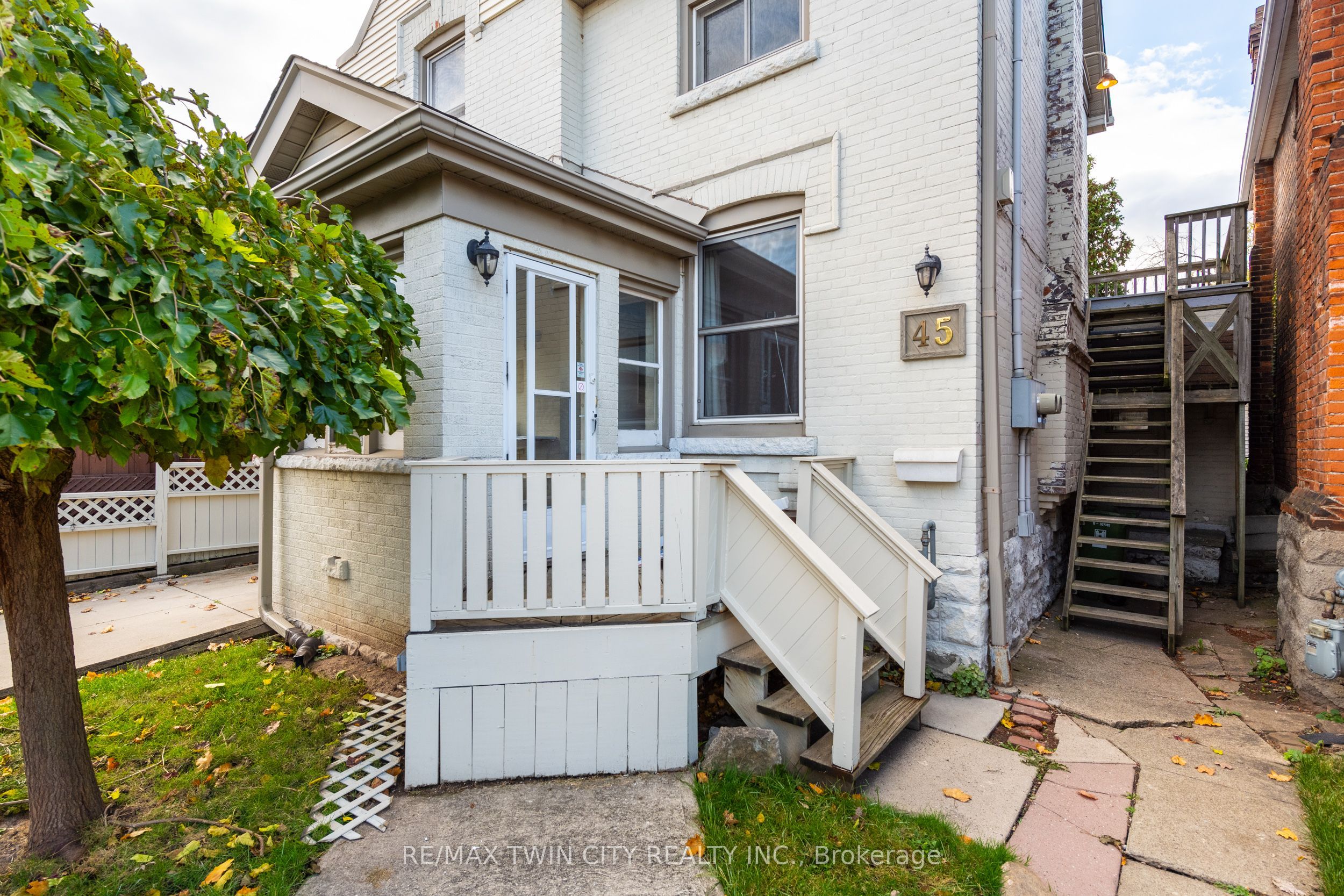 45 East Bend Avenue N Property Photo 3
