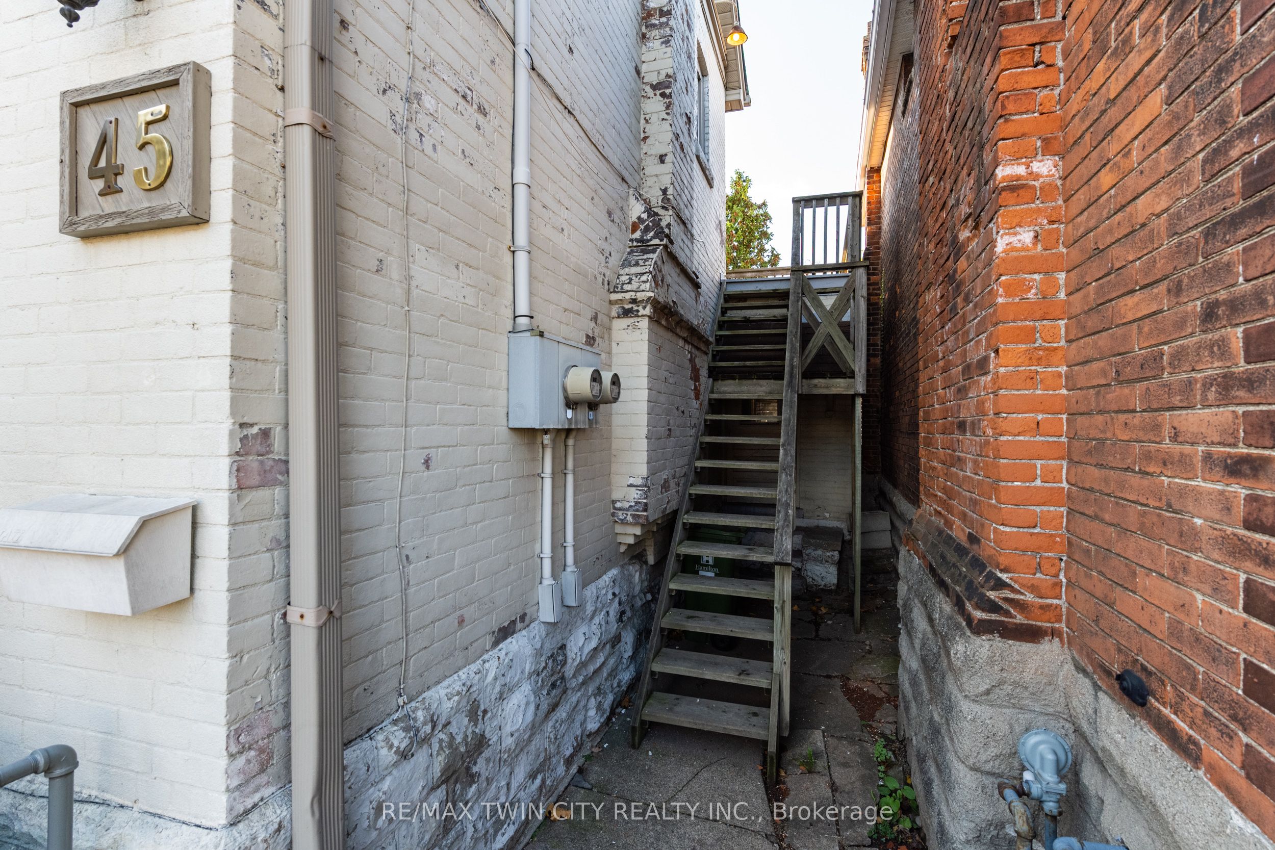 45 East Bend Avenue N Property Photo 4