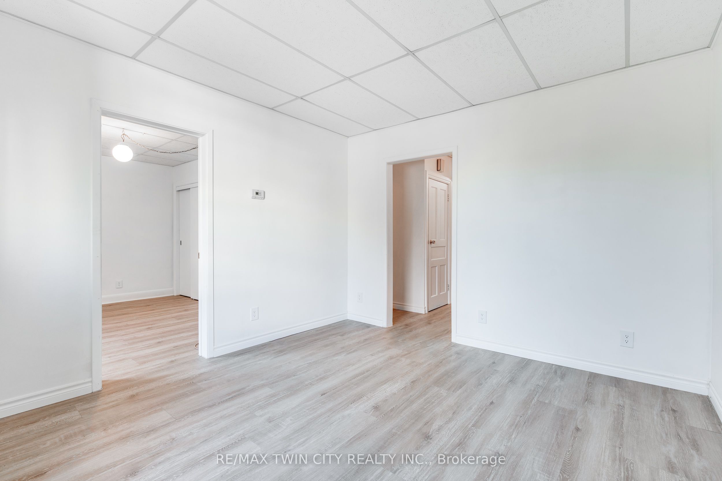 45 East Bend Avenue N Property Photo 5