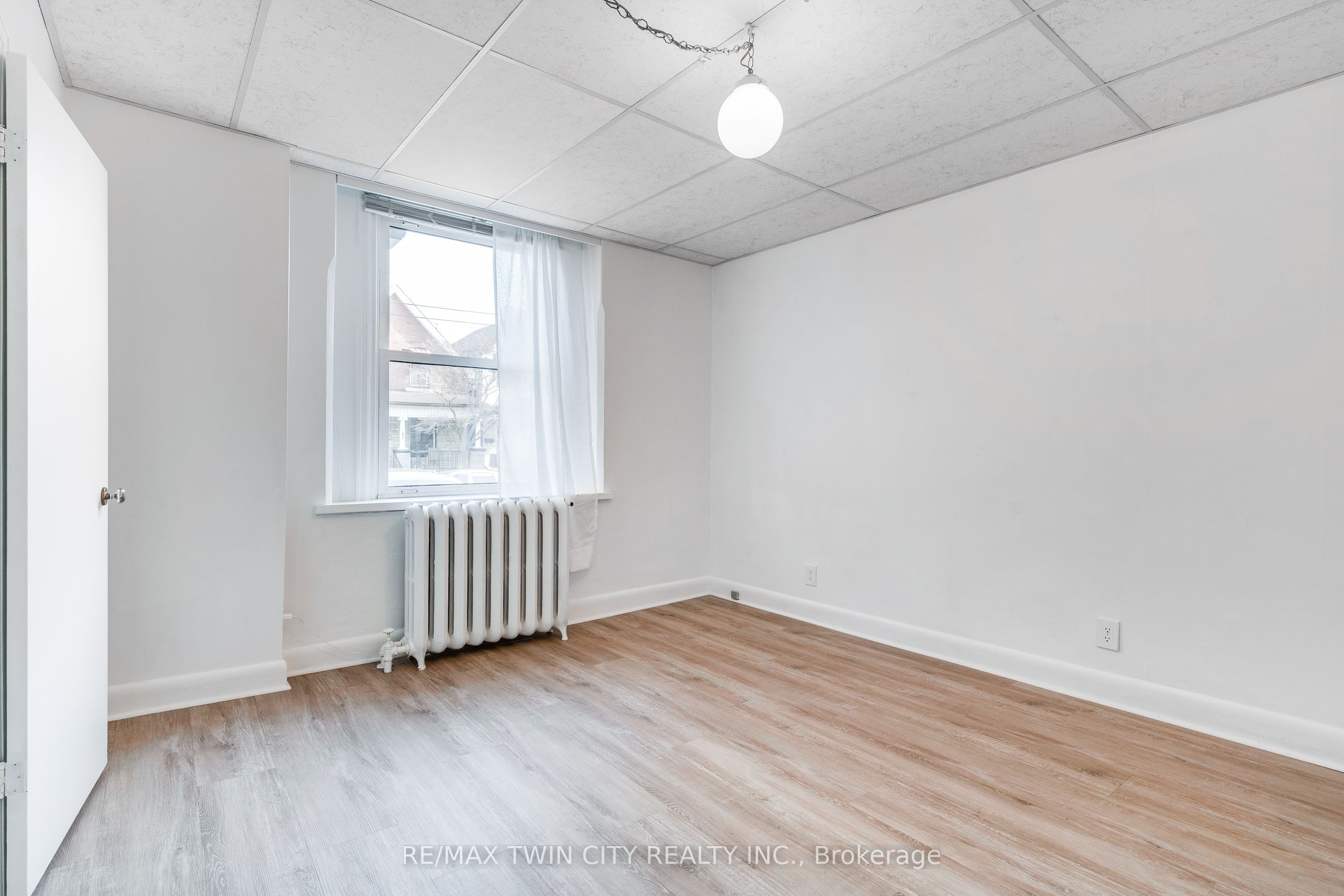 45 East Bend Avenue N Property Photo 6