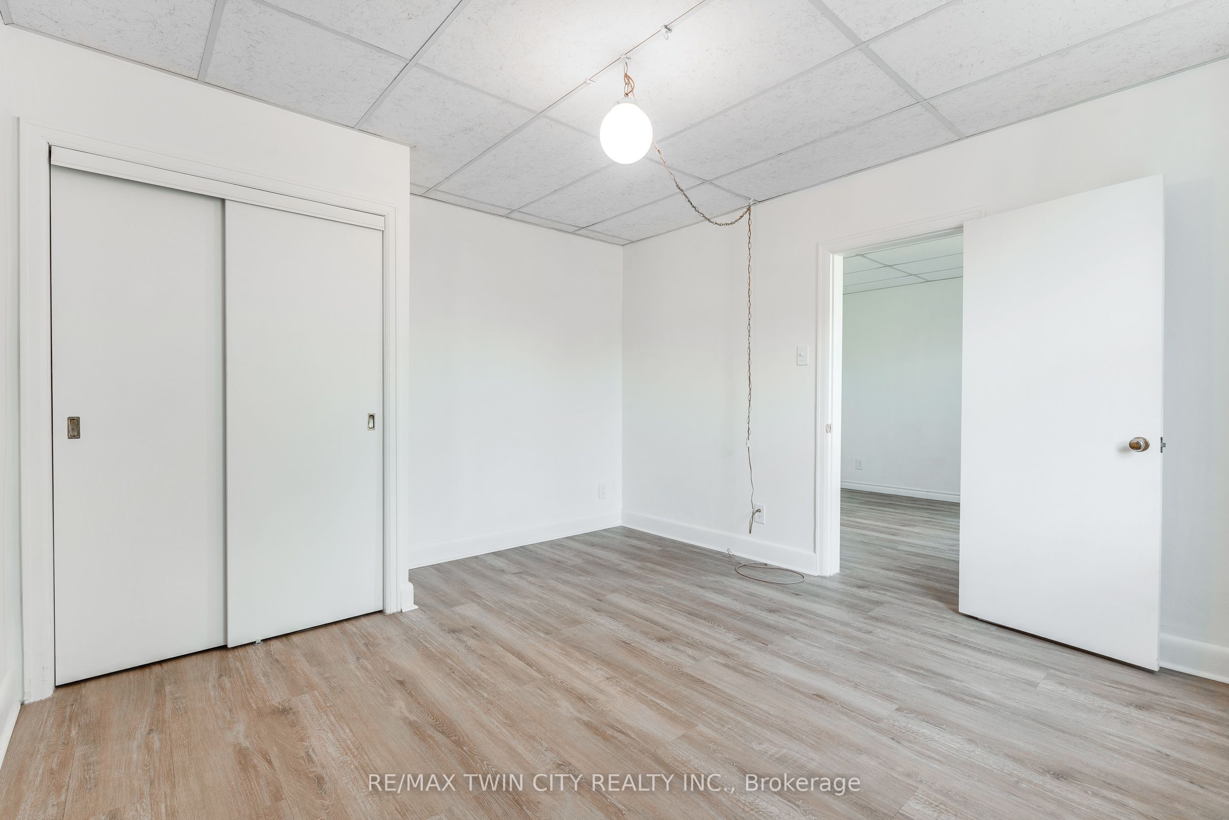 45 East Bend Avenue N Property Photo 7