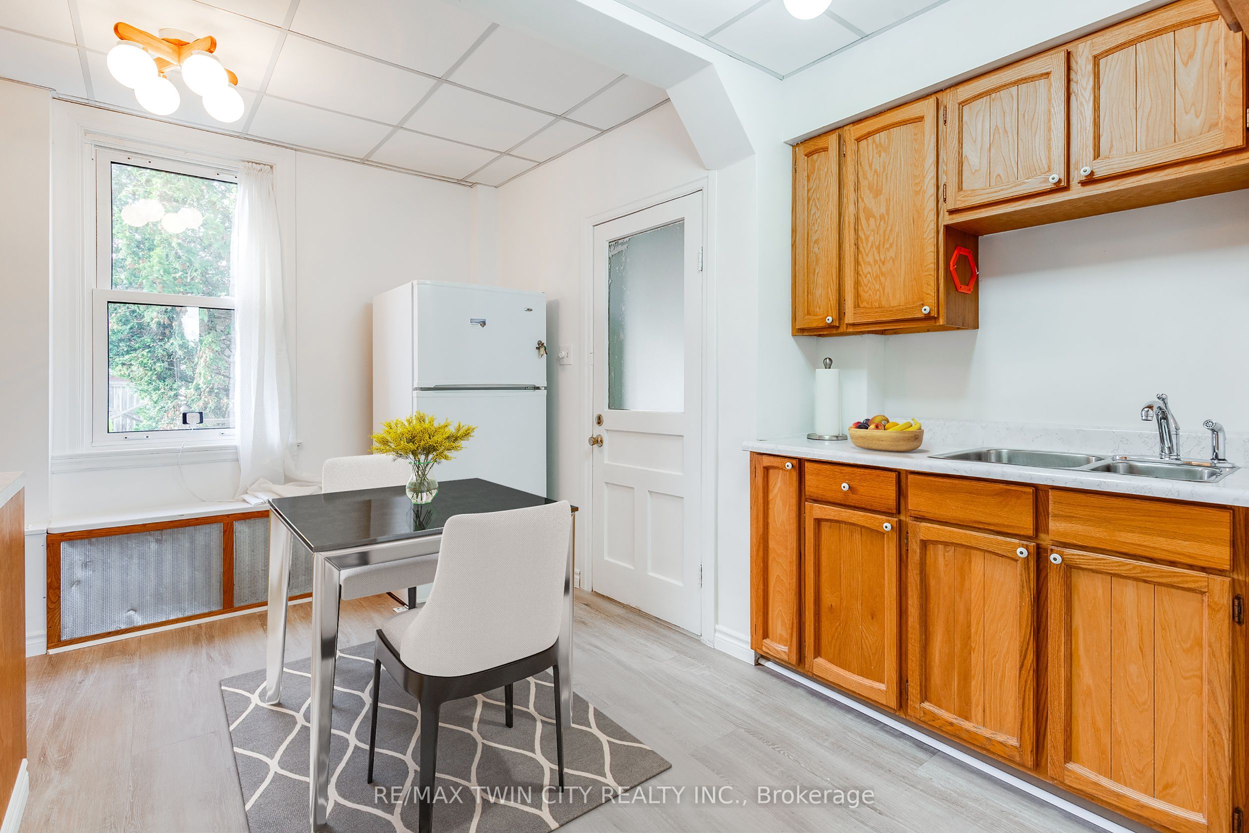 45 East Bend Avenue N Property Photo 8