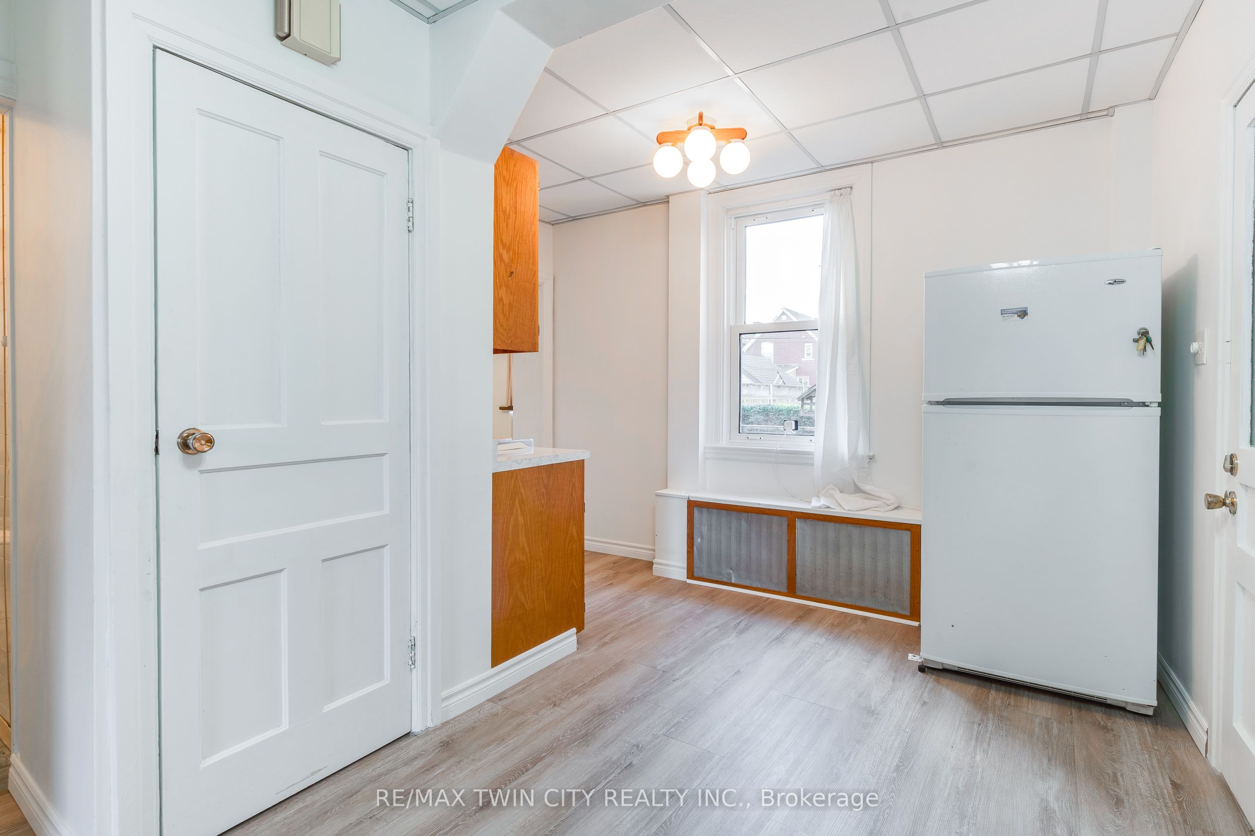 45 East Bend Avenue N Property Photo 9