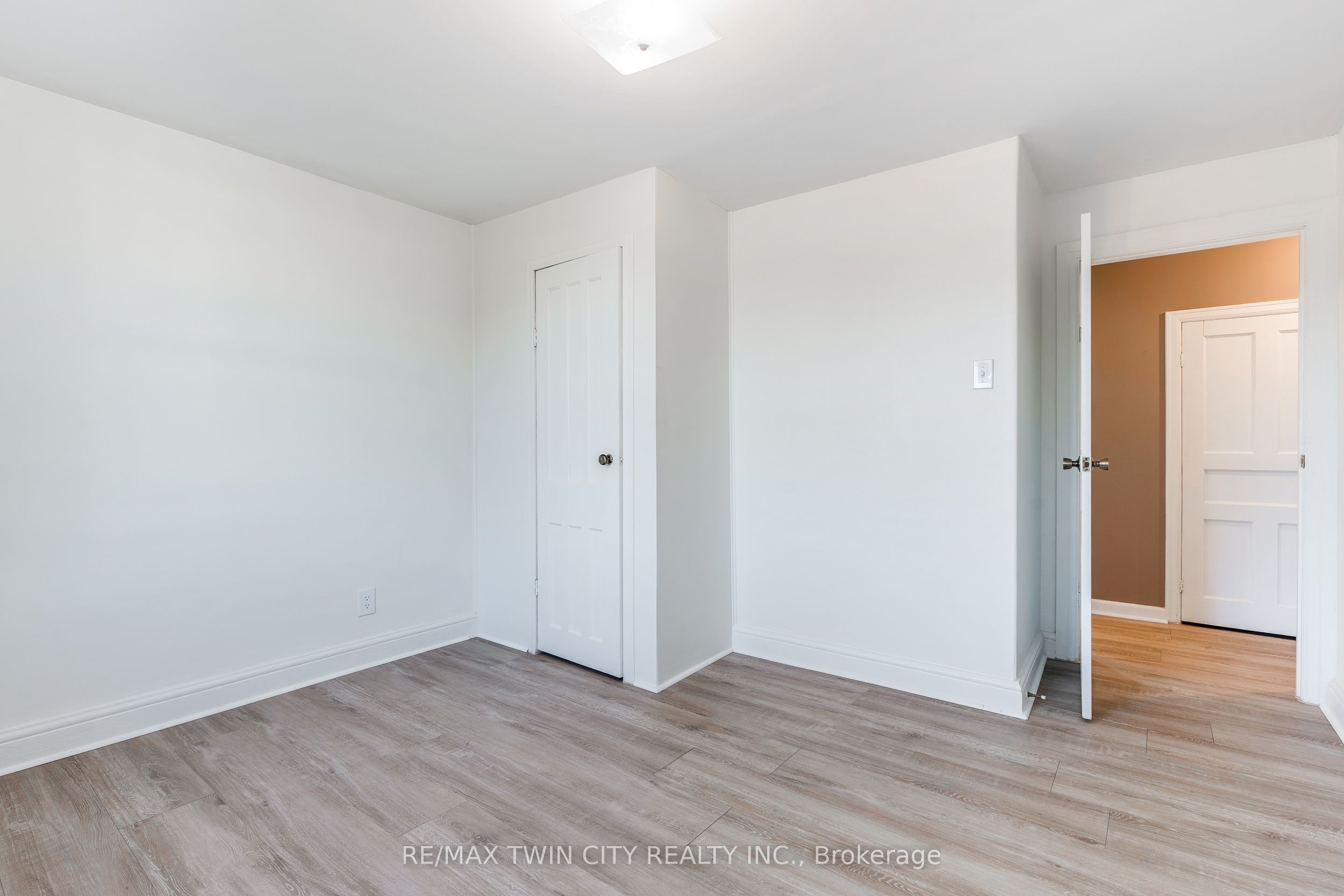 45 East Bend Avenue N Property Photo 27
