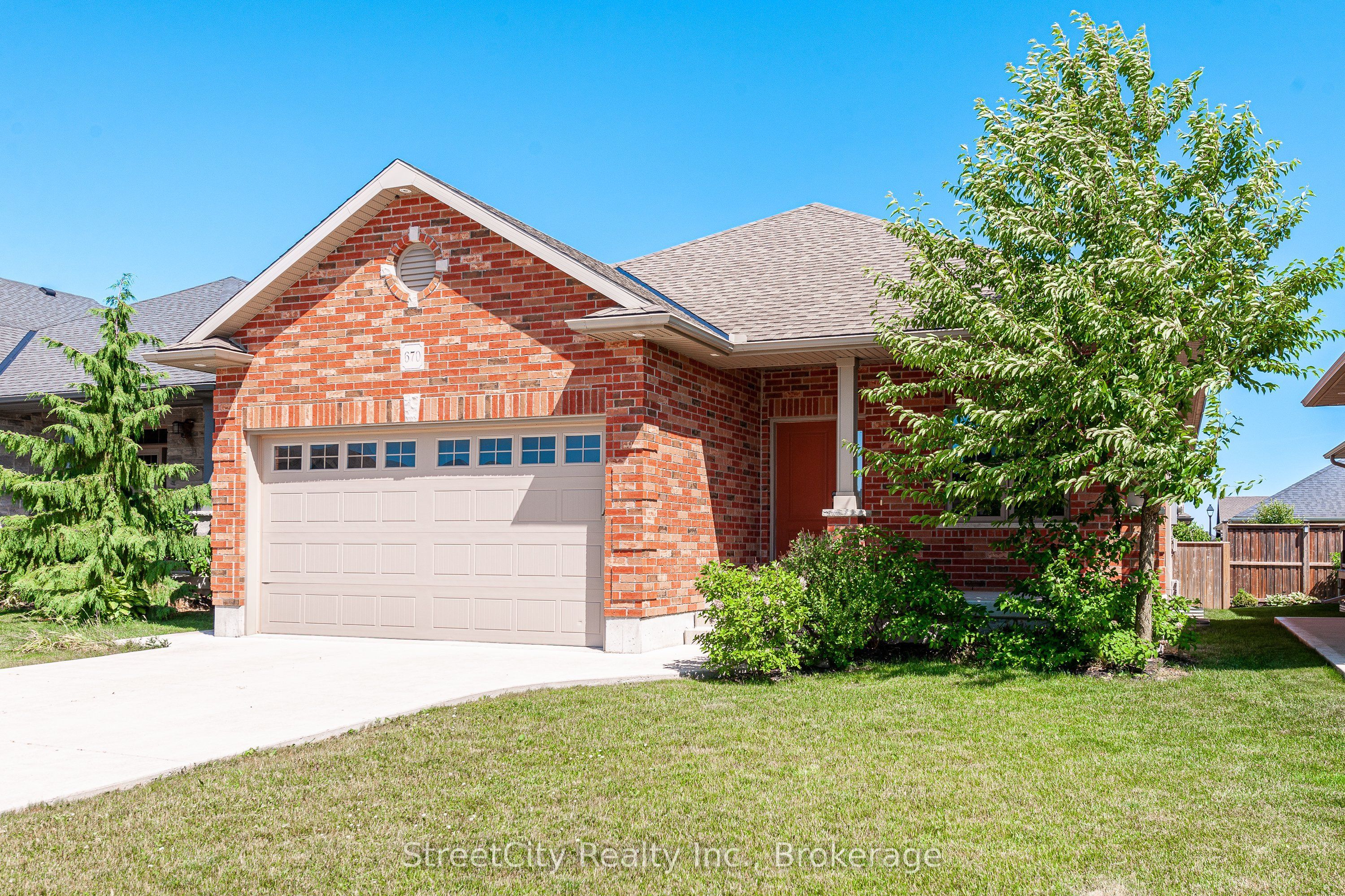670 Forman Avenue Property Photo 1