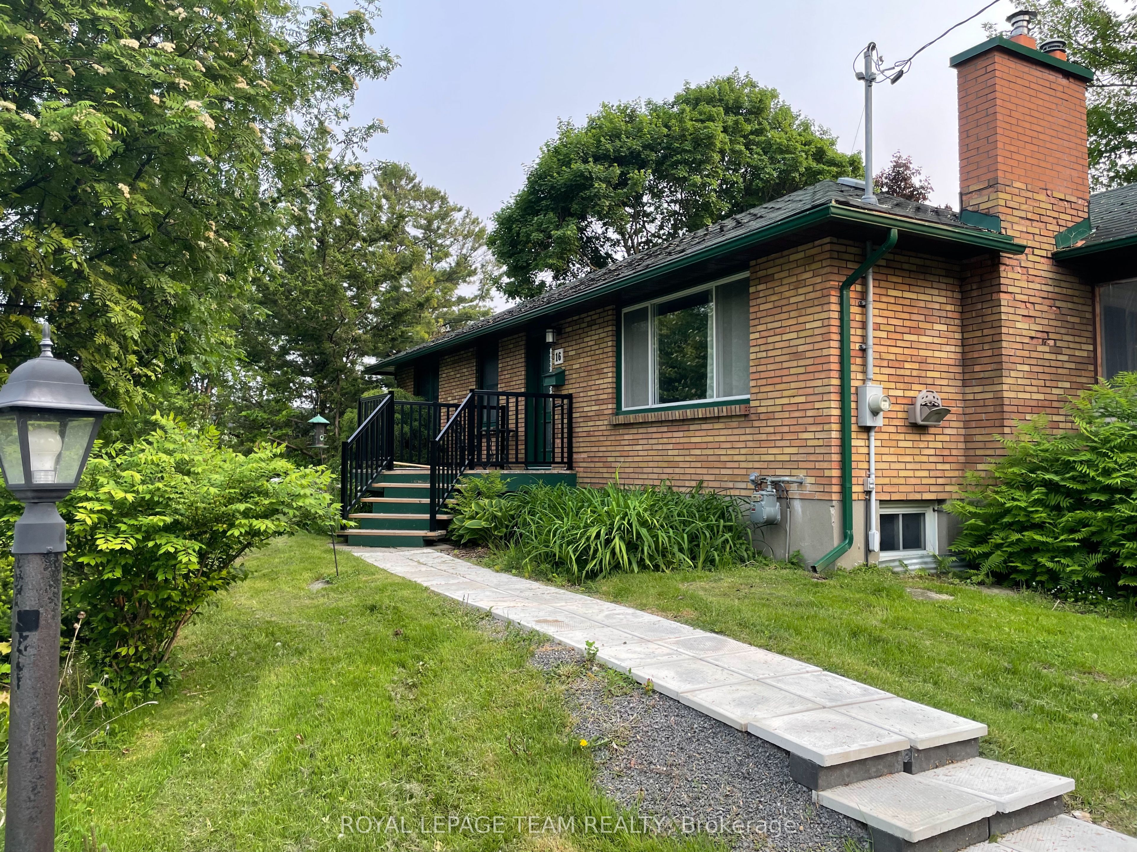 16 BROOK Lane Property Photo 1