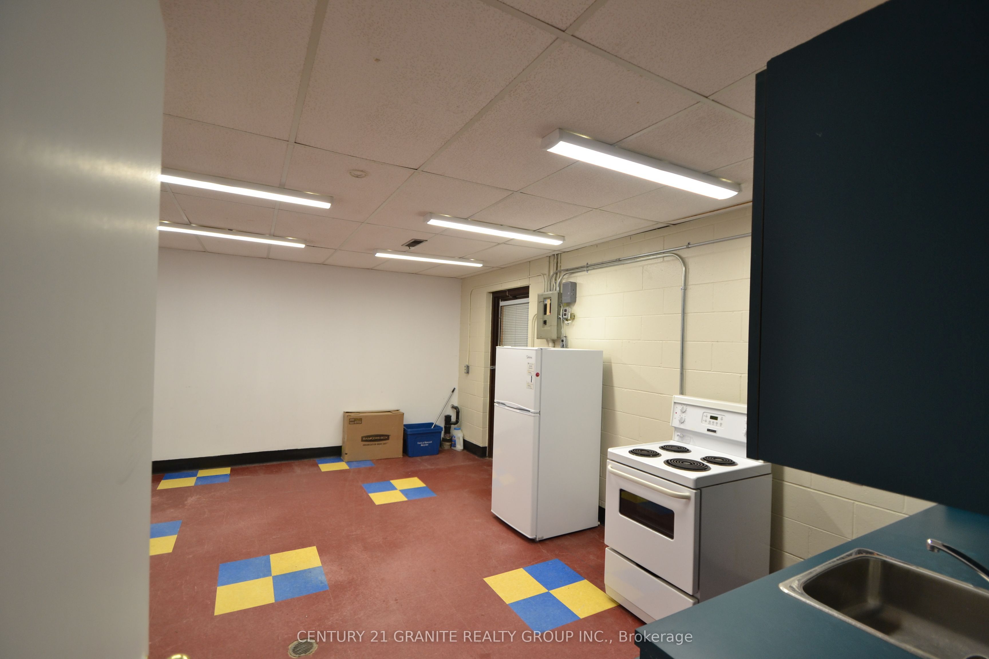 225-231 Hastings Street N 229 Property Photo 14