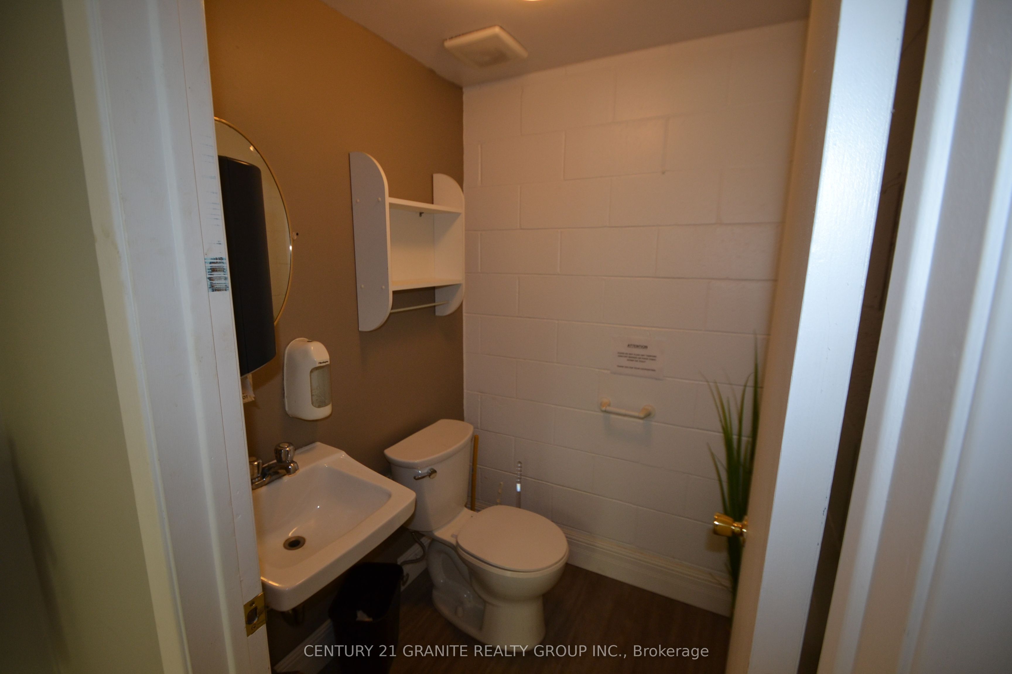 225-231 Hastings Street N 229 Property Photo 16