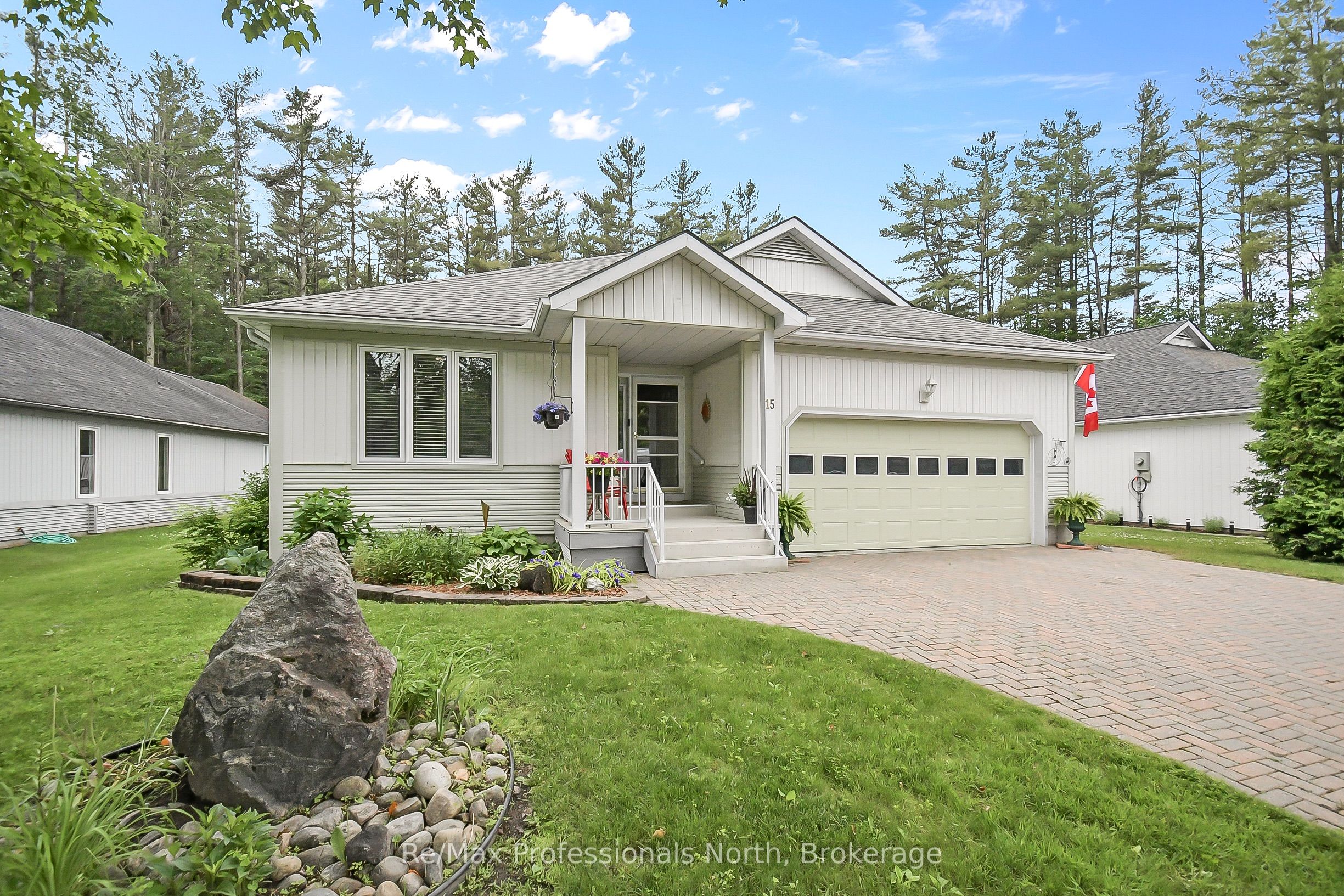 15 Pineridge Gate Property Photo 1