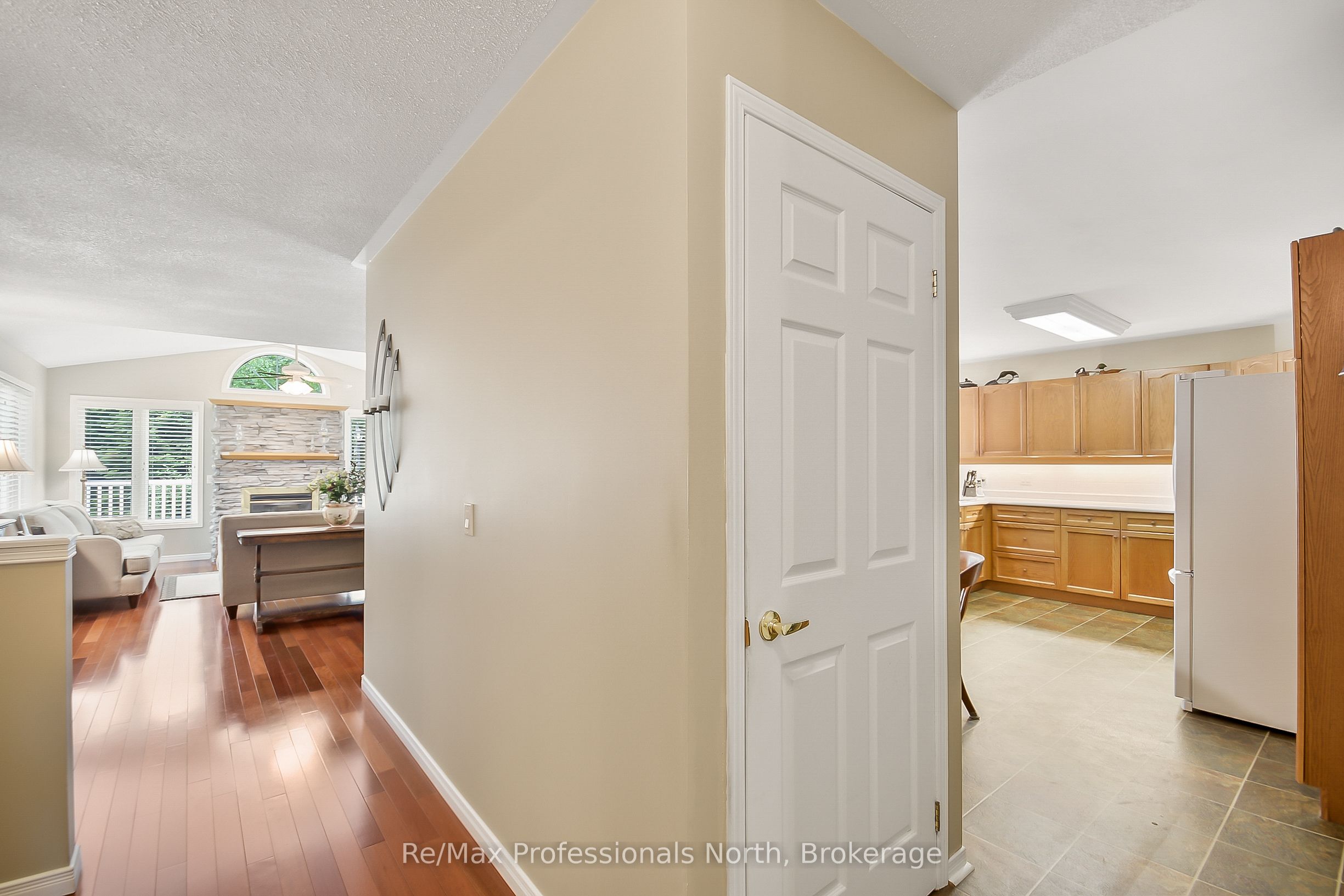 15 Pineridge Gate Property Photo 3
