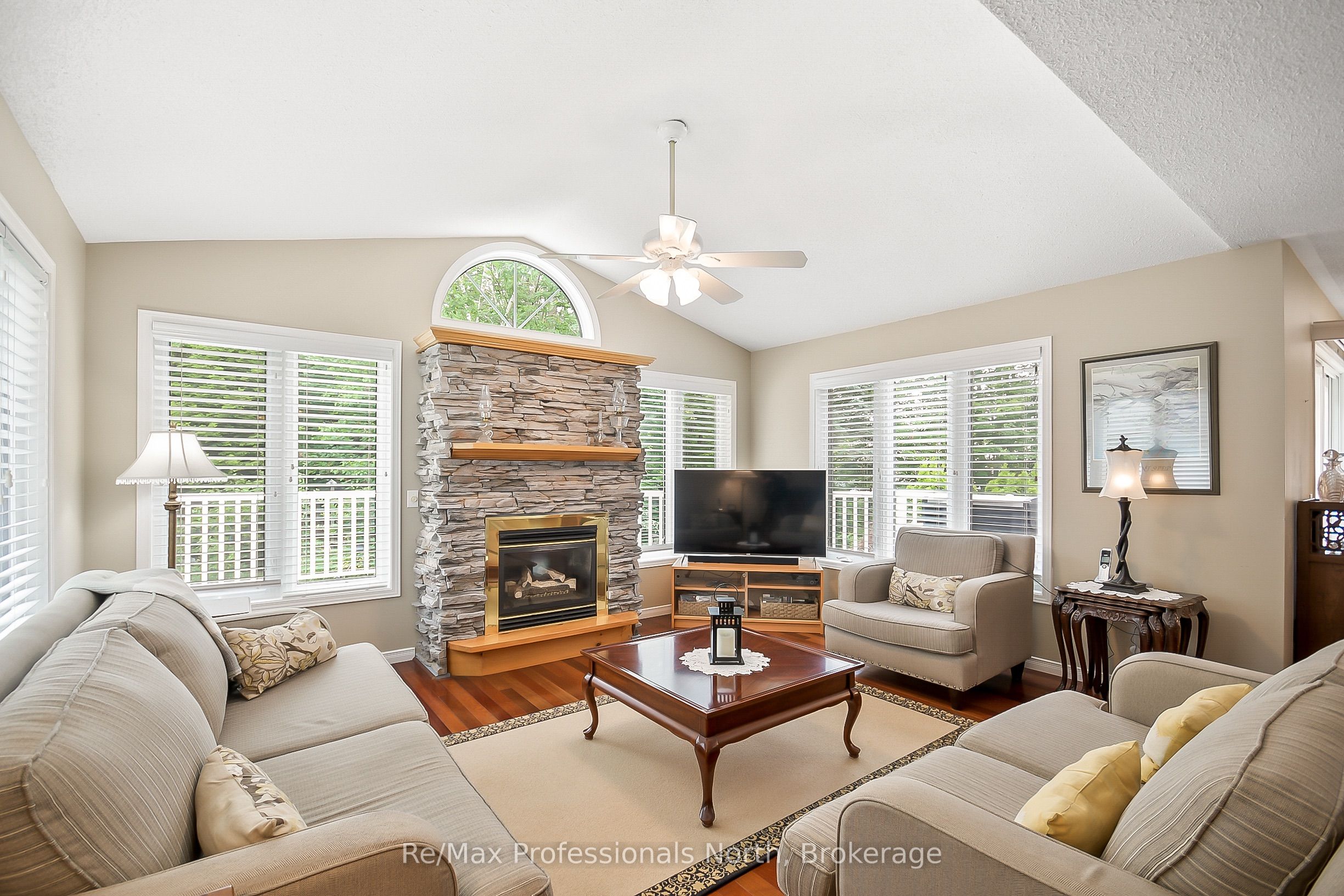 15 Pineridge Gate Property Photo 5