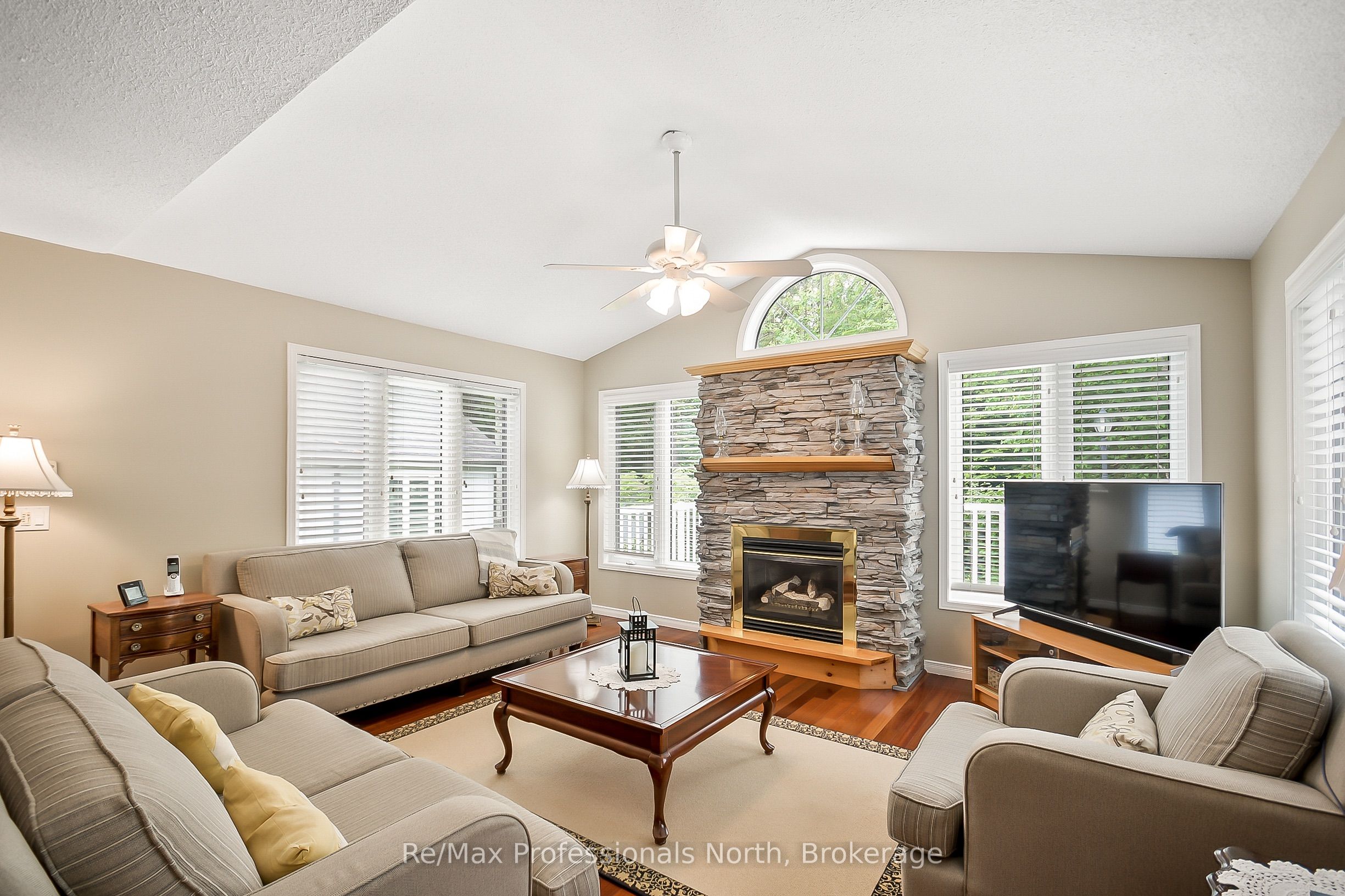 15 Pineridge Gate Property Photo 6
