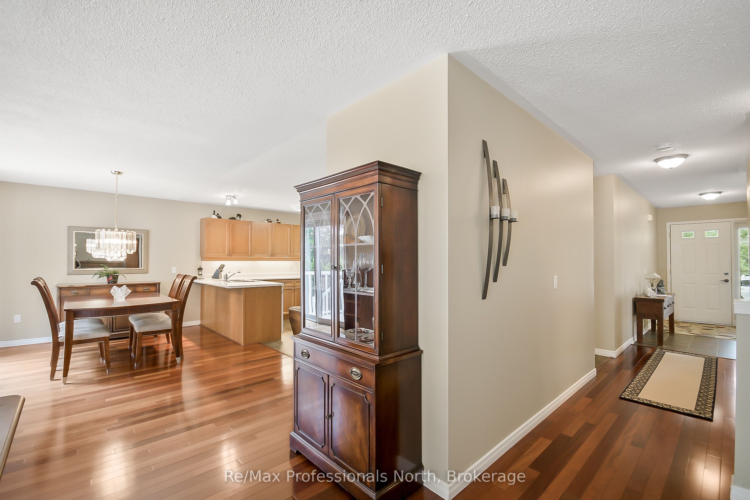 15 Pineridge Gate Property Photo 8